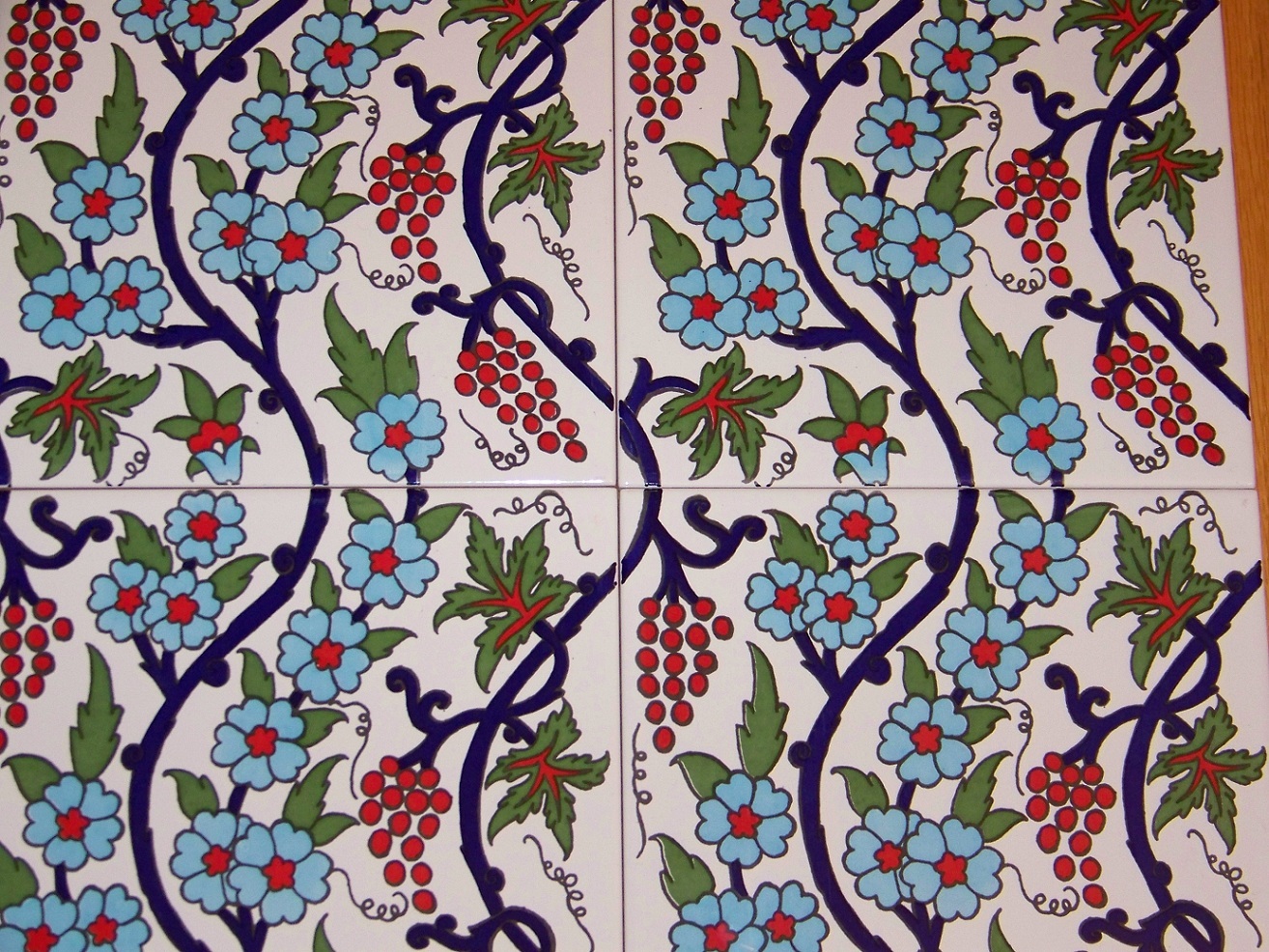 Iznik Grape Vine & Daisy Pattern 16″x16″ (40cmx40cm) Turkish Ceramic Tile Set