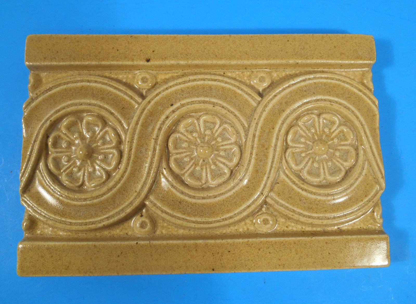 Vintage Ceramic Border Tile 10-1/8″x6-3/4″x3/4″ Floral and Circle Design