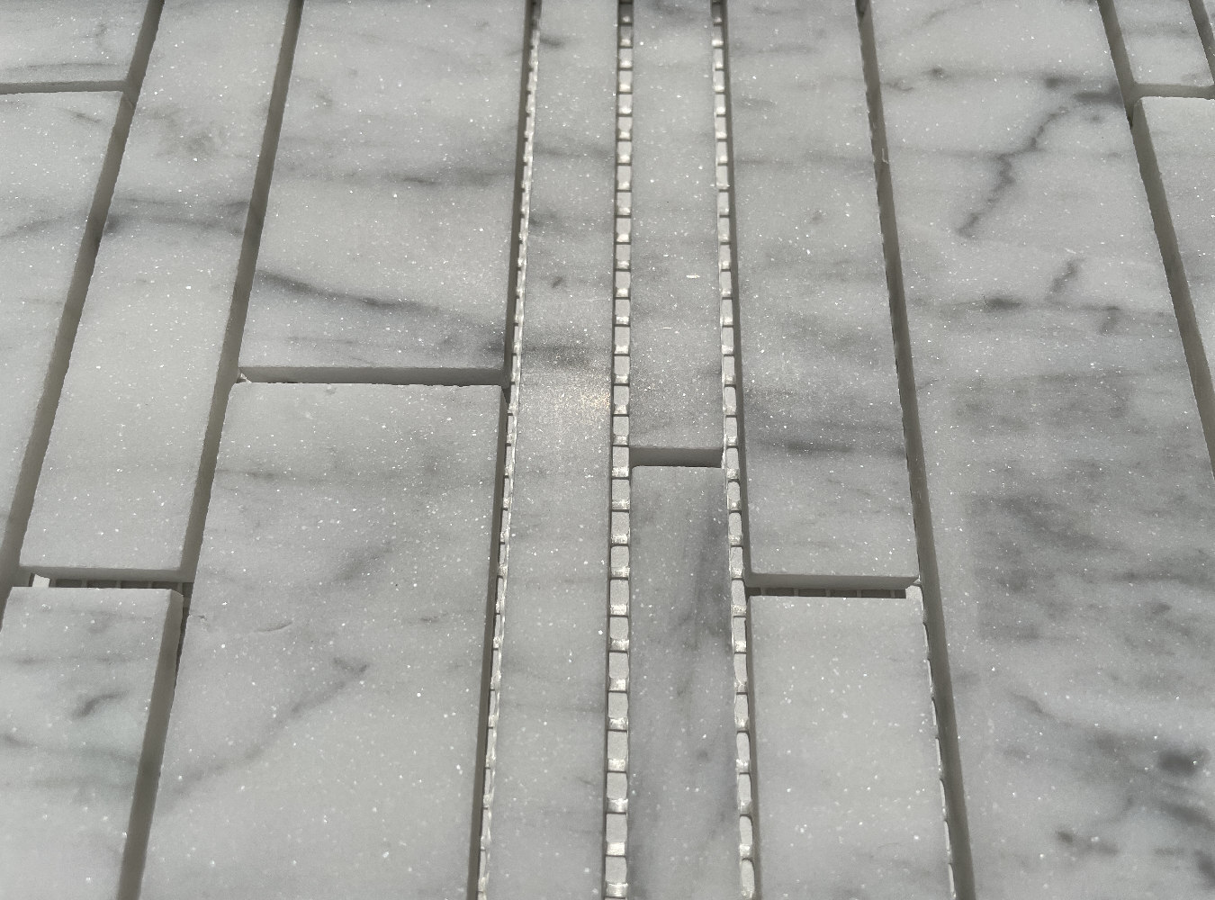 C78XH Carrara White Marble Random Strip Modern Brick Mosaic Tile Honed