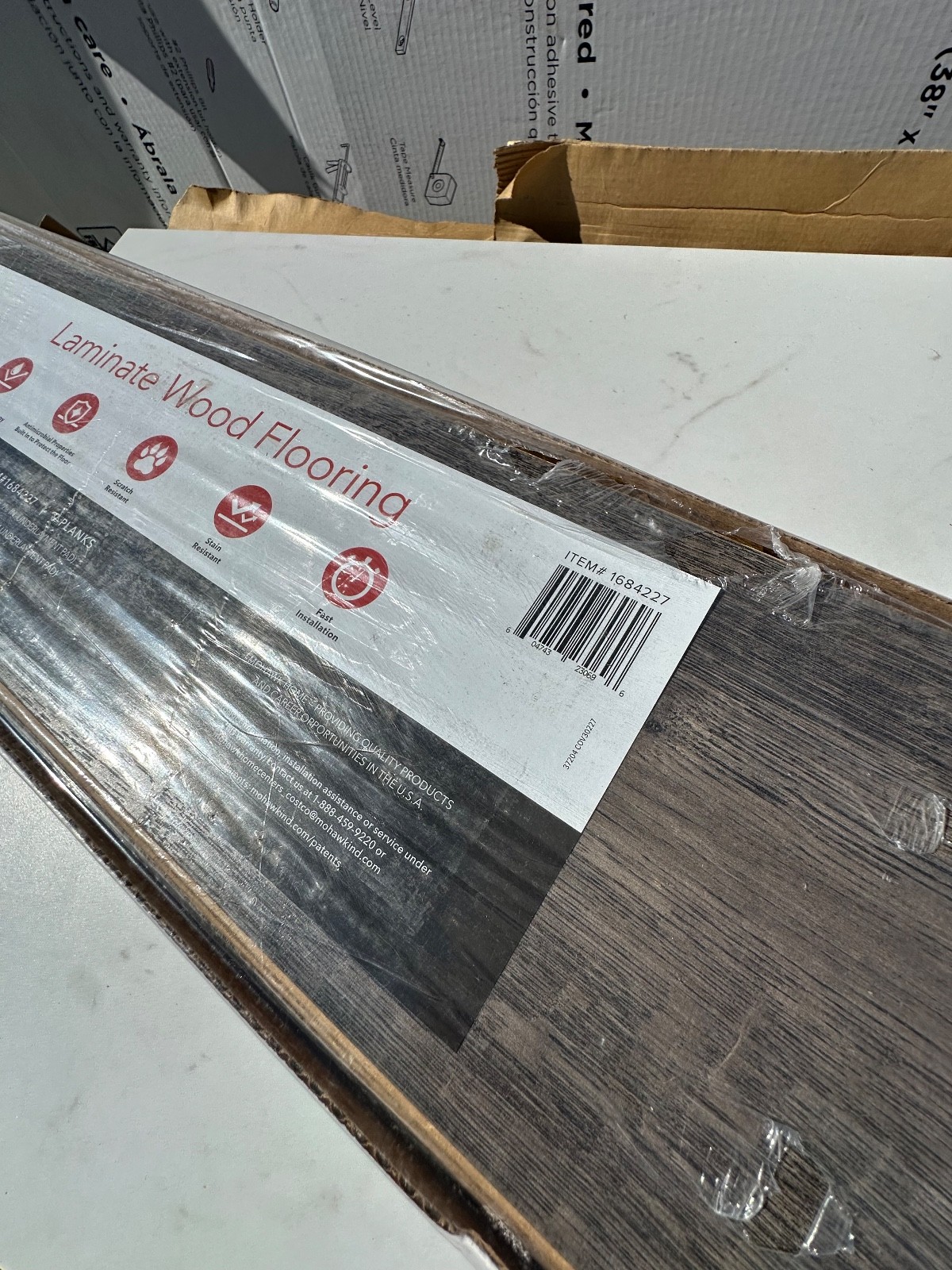 70 cs pallet Landfall Scraped Oak Mohawk Laminate Flooring, 18.14 Sf cs