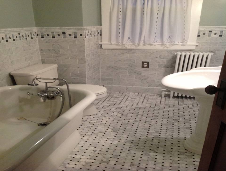 C65L1XH Carrara White Marble Wide Basketweave Mosaic Tile Black dots Honed