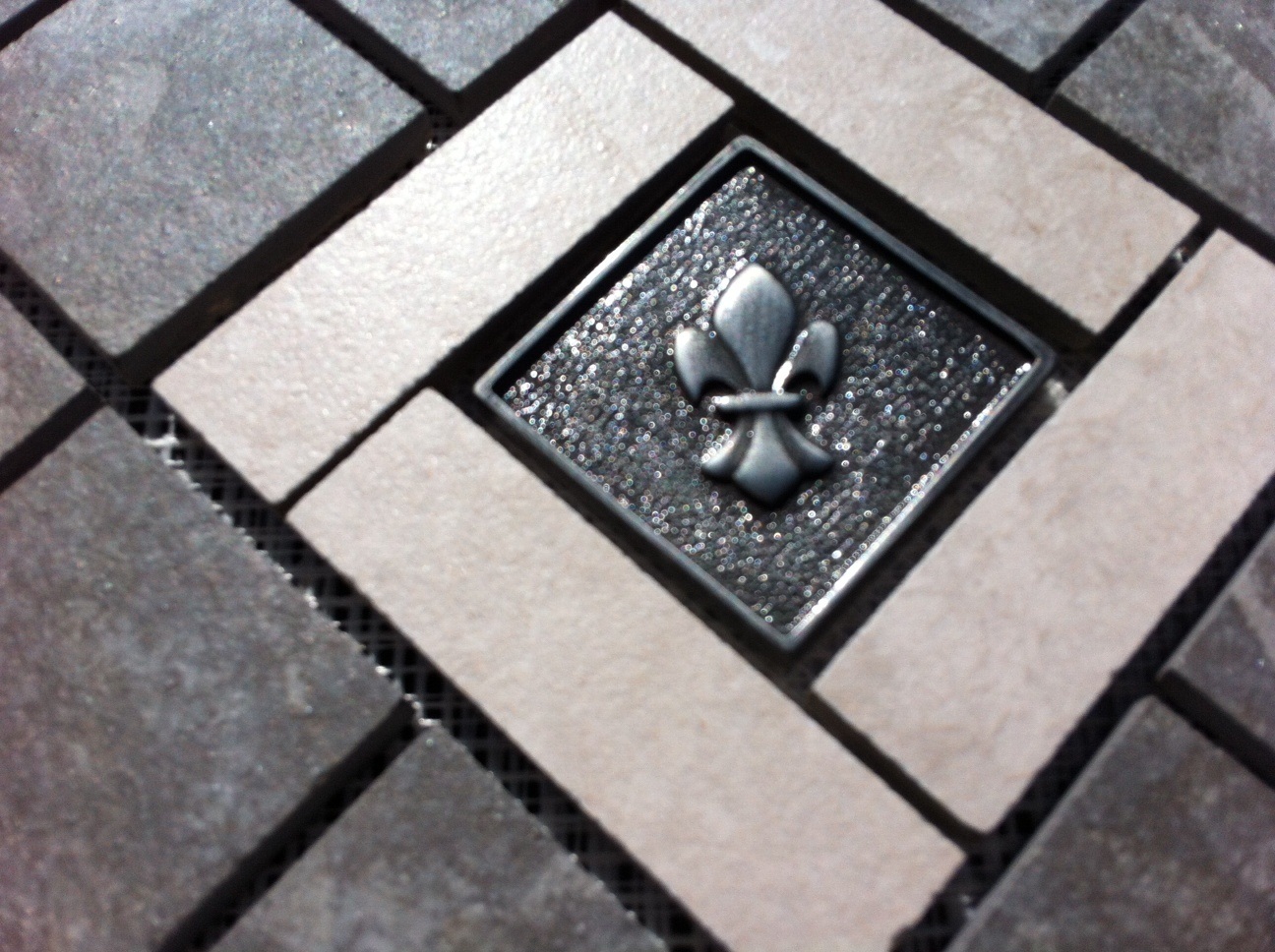 21 1/2″ X 9 7/8″ Tile Medallion – Datlile Affinity tile & metal piece