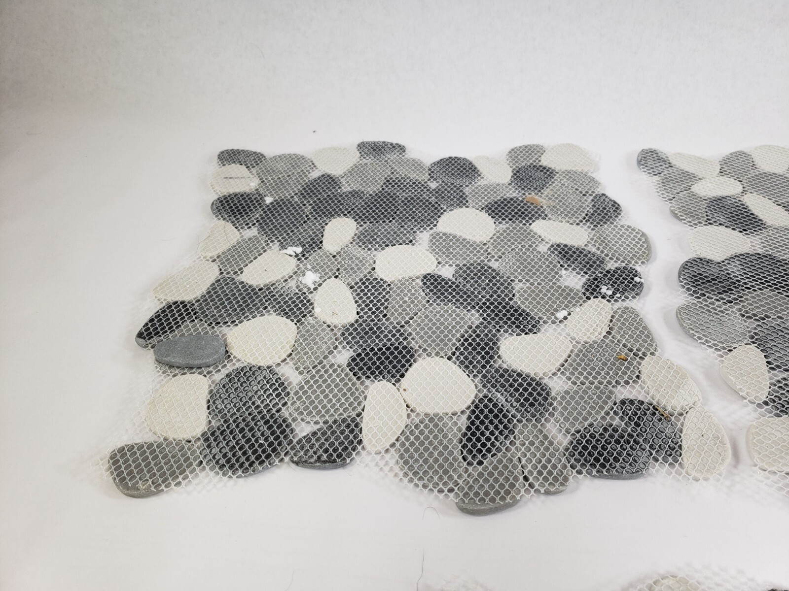 Diflart Pebble Tile for Shower Floor Java Tan & White 5 Sq.ft Pebble Backsplash