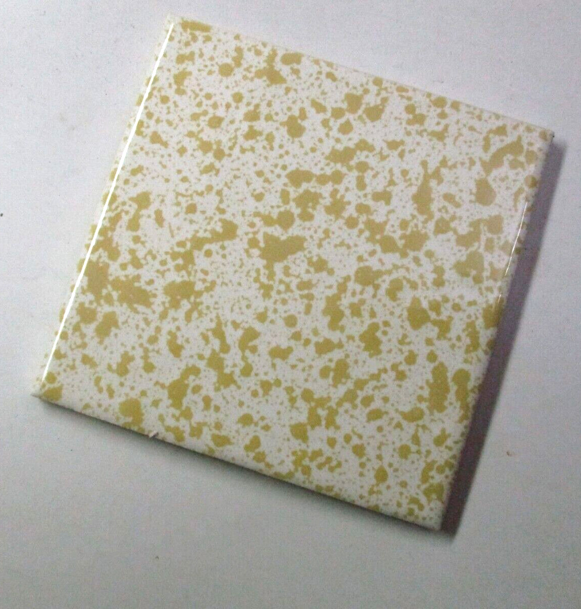 1 Wall Tile Florida USA FT 4-1/4″ Ceramic Dimpled Mottled Brown on Beige MCM Vtg
