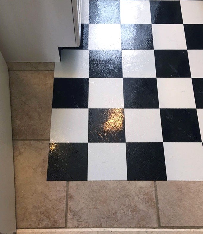 100 PACK FLOOR TILES FLOORING PEEL AND STICK VINYL CHECKERBOARD STYLE 100 SQ FT