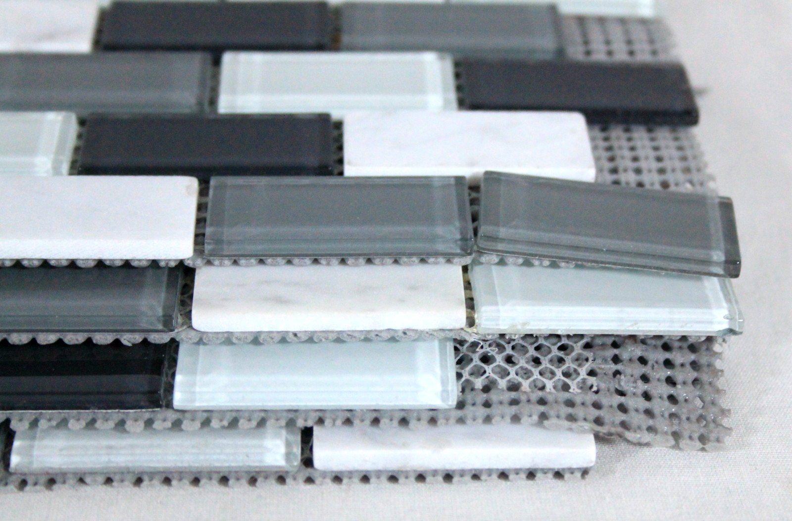 4 SHEETS WHITE, GREY & BLACK GLASS INTERLOCKING MOSAIC WALL TILES 11.5″ X 22.5″