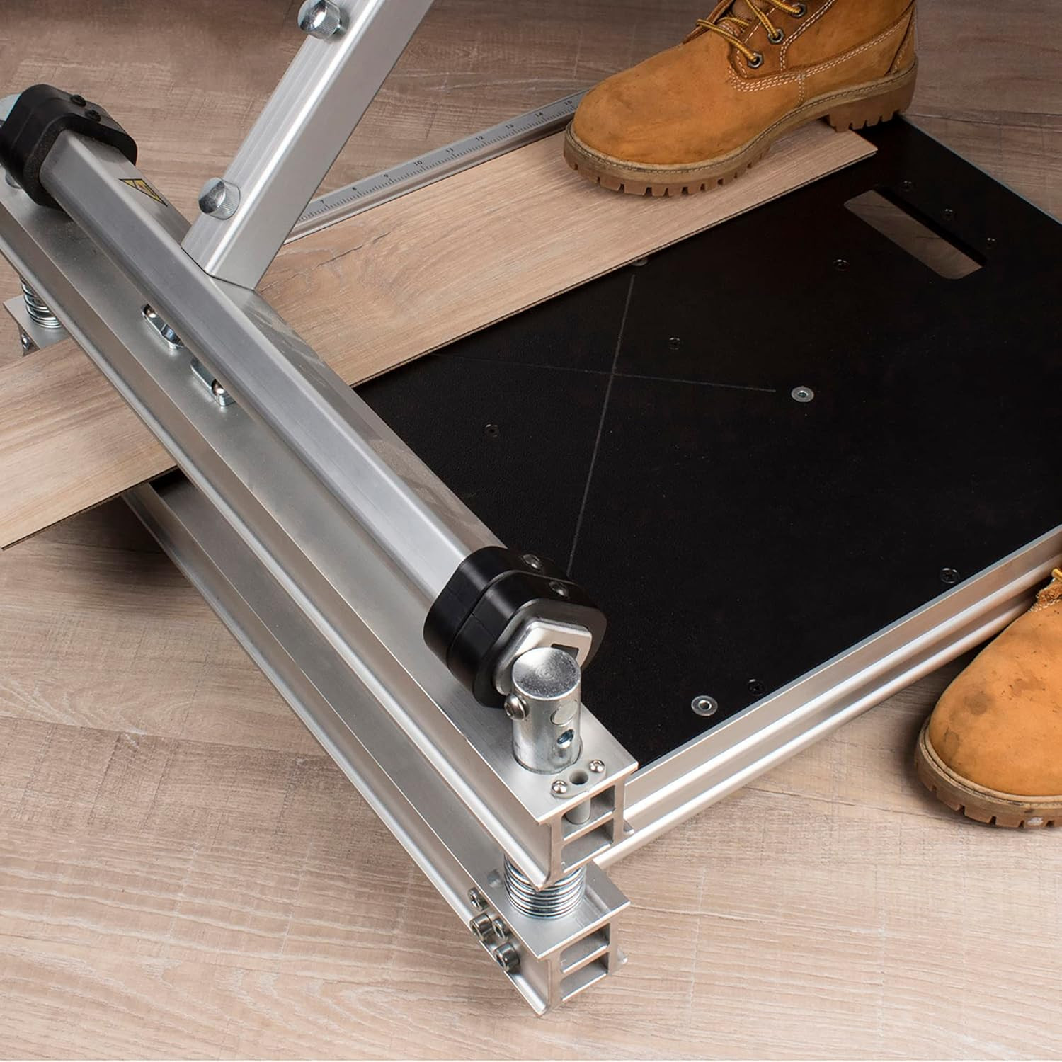 18″ Multi-Floor Cutter for Laminate, Vinyl, Carpet & More – Versatile Tool