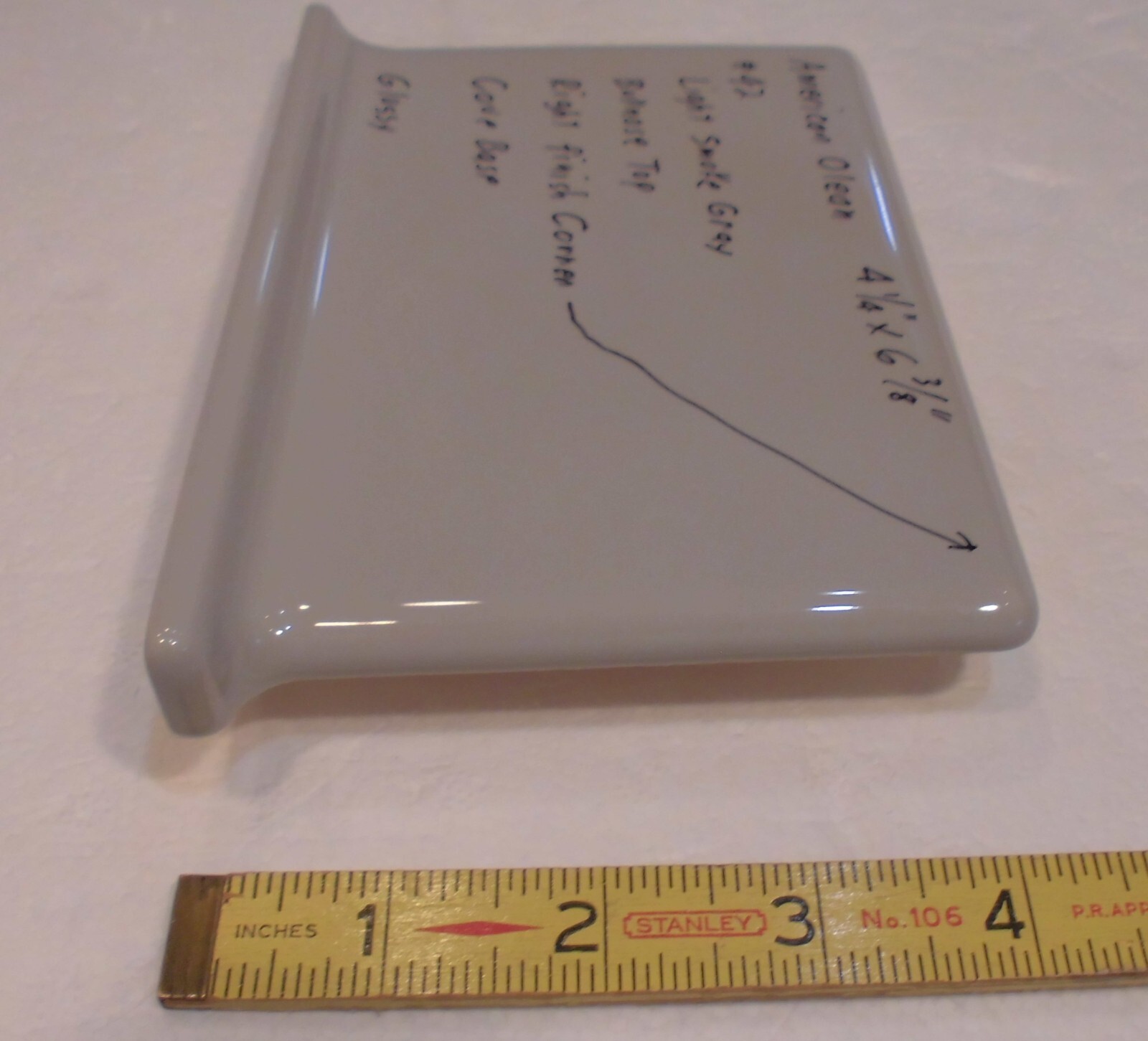 1 pc. Light Smoke Gray: base/cove Ceramic Tile: 4-1/4″ X 6″ Right Finish Corner