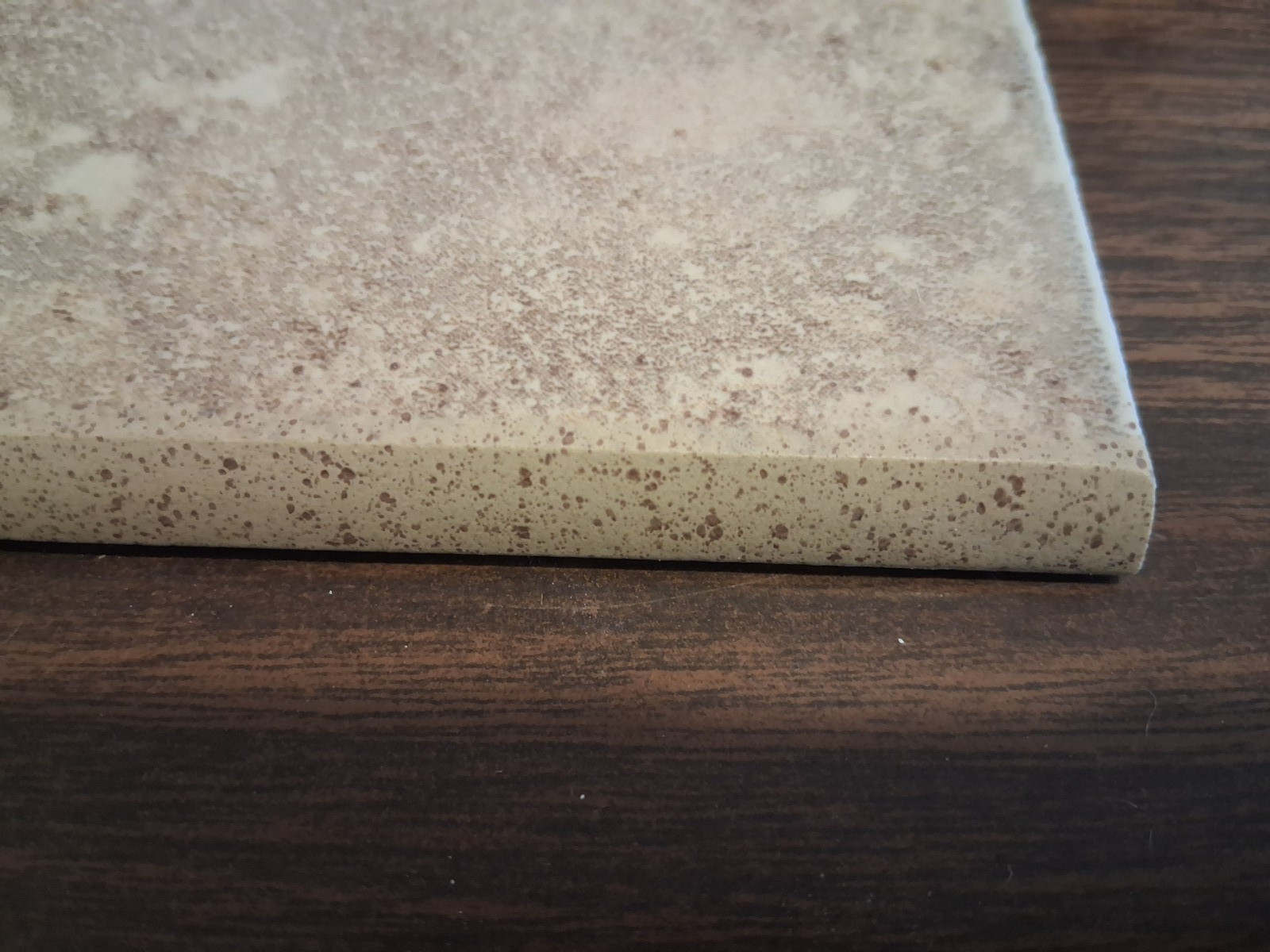 (8 PIECES) 3″ x 11.75″ BEIGE DESIGN BULLNOSE CERAMIC TILE TRIM/ABSTRACT DESIGN