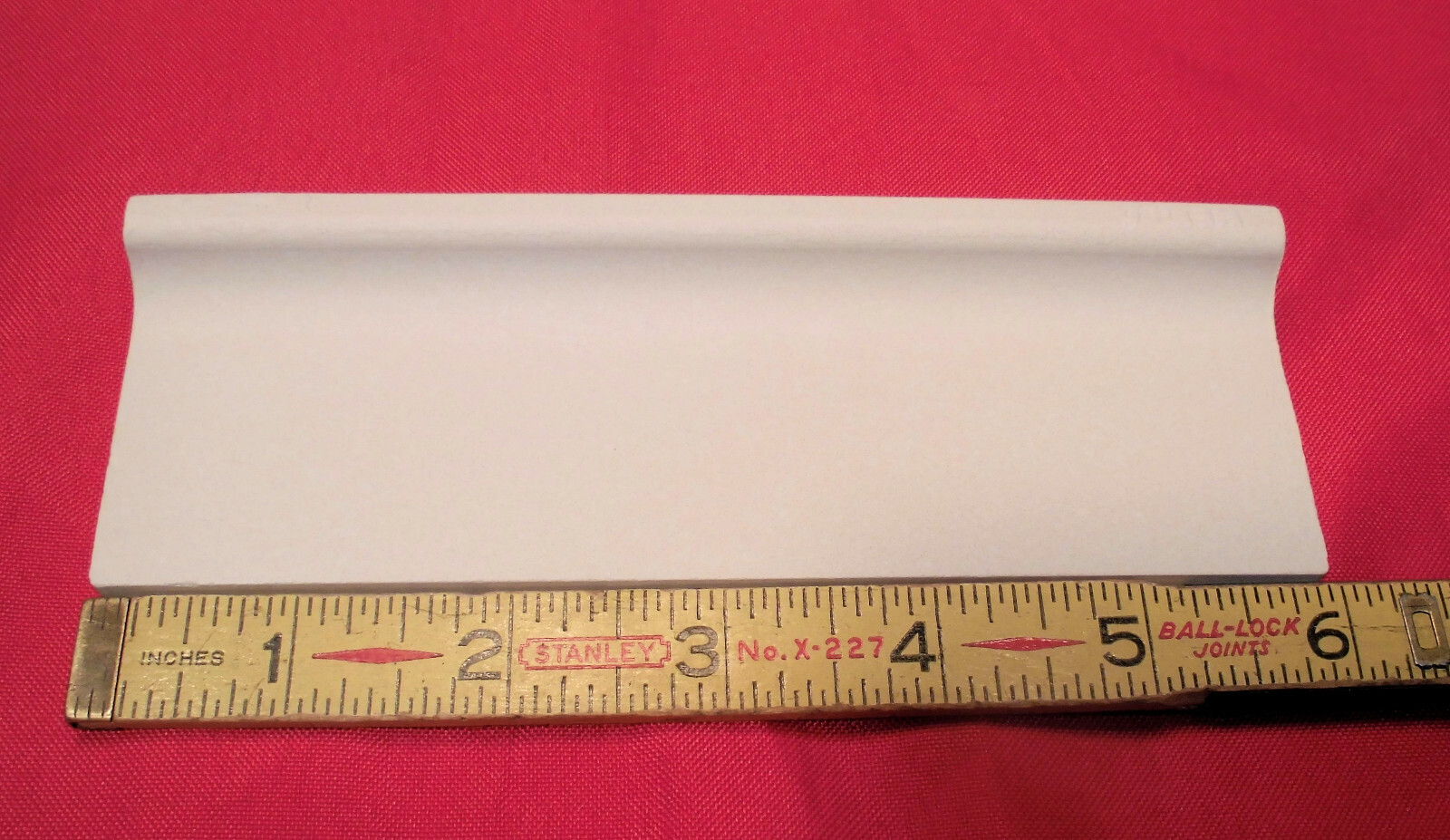 6 pcs. Matte White 2″ X 6″ X 5/8″ Ceramic Radius Bullnose Tile: Designer White