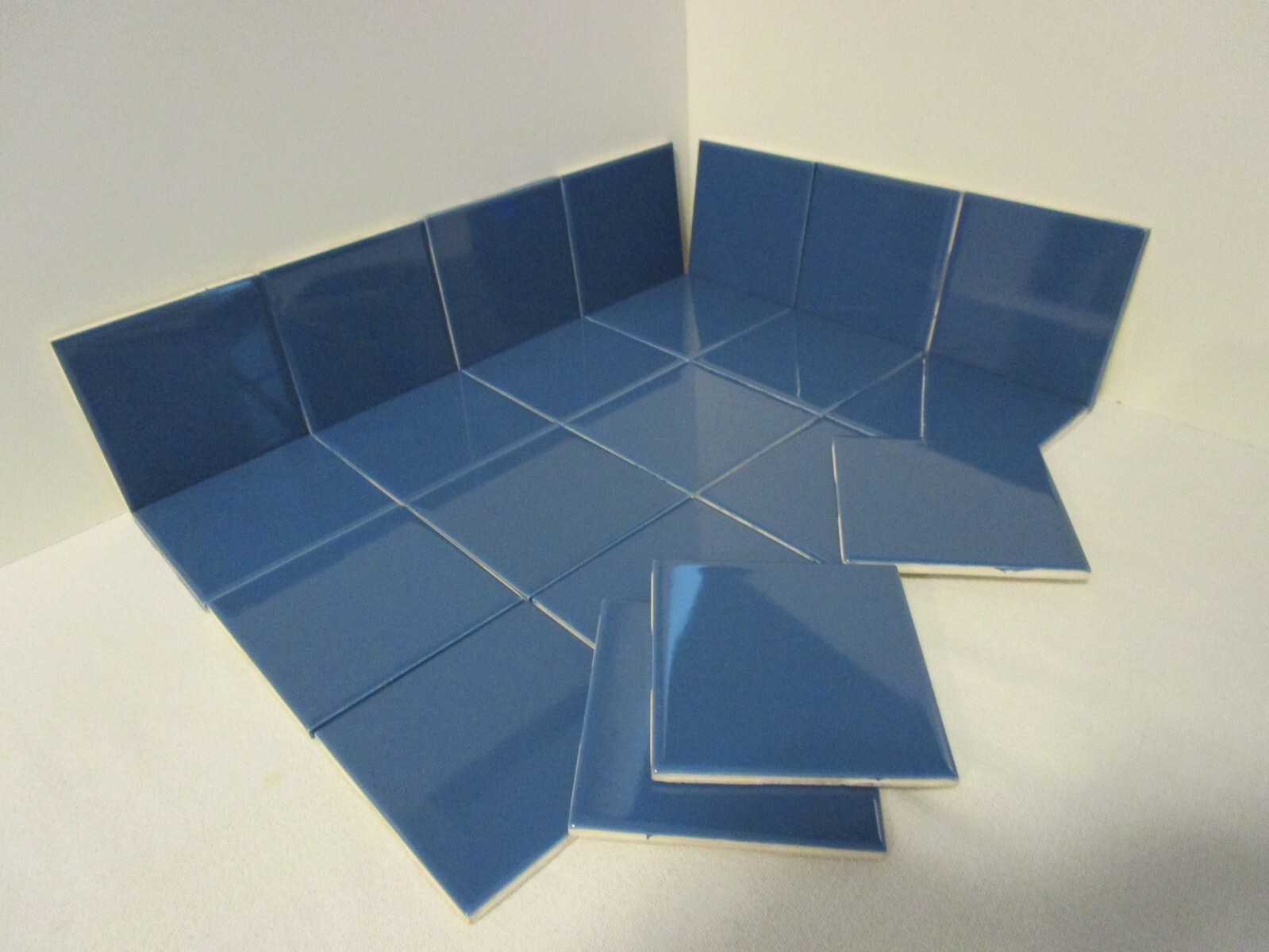 Florida Ceramic Wall Tile 4 3/8″x4 3/8″ #1266 Harbor Blue 22 pieces gloss