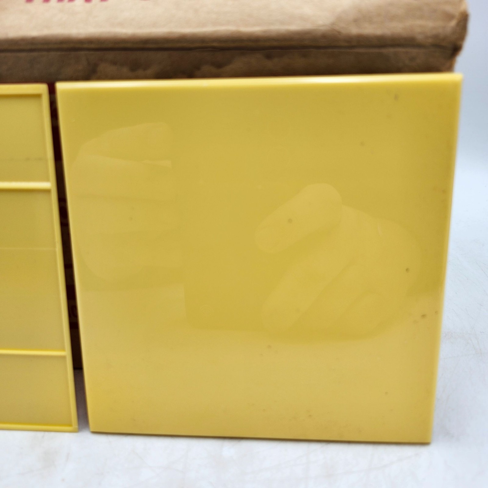 Wilson Lockback Plastic Wall Tile Yellow 80 Pieces 10 Sq Ft Original Box 4.25in