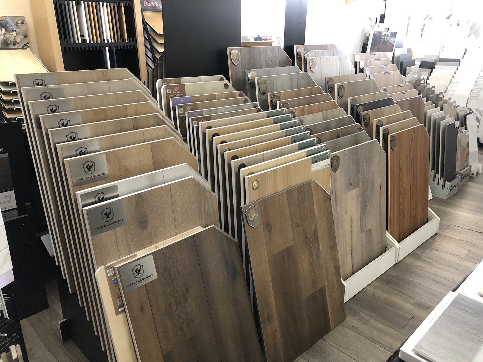 Laminate Vinyl SPC Tile Wood Flooring Luxury Water Proof Scratch Proof