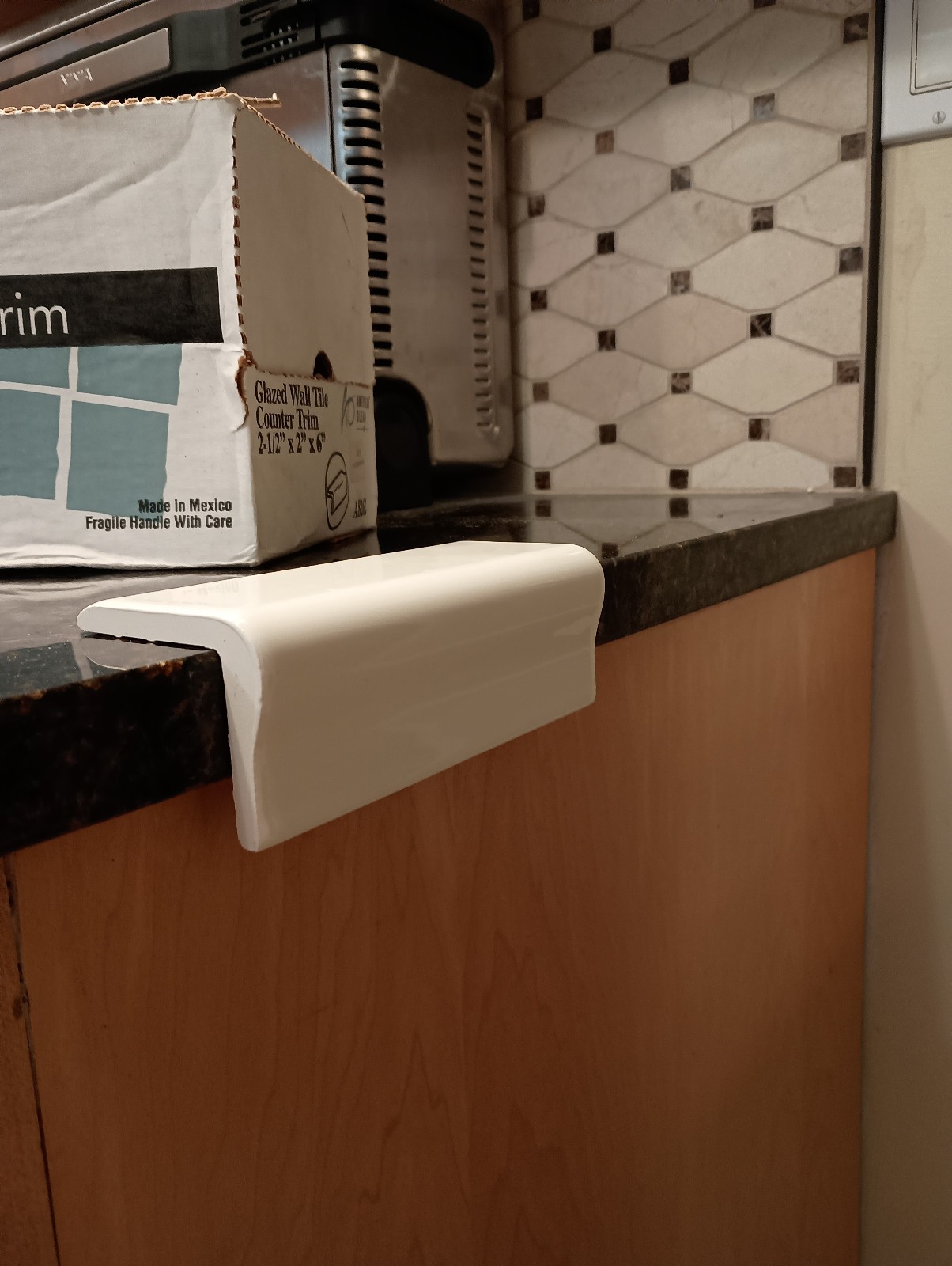 1 pc American Olean Vintage SL10 V cap Gloss white counter edge trim tile WA8262