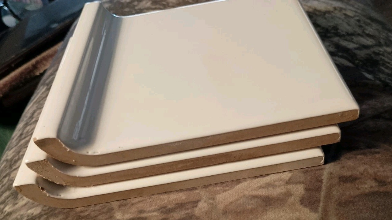 1 Cove Base Ceramic Radius Tile USA 4-1/4″ Gloss White Vtg Mid Century Rare NOS