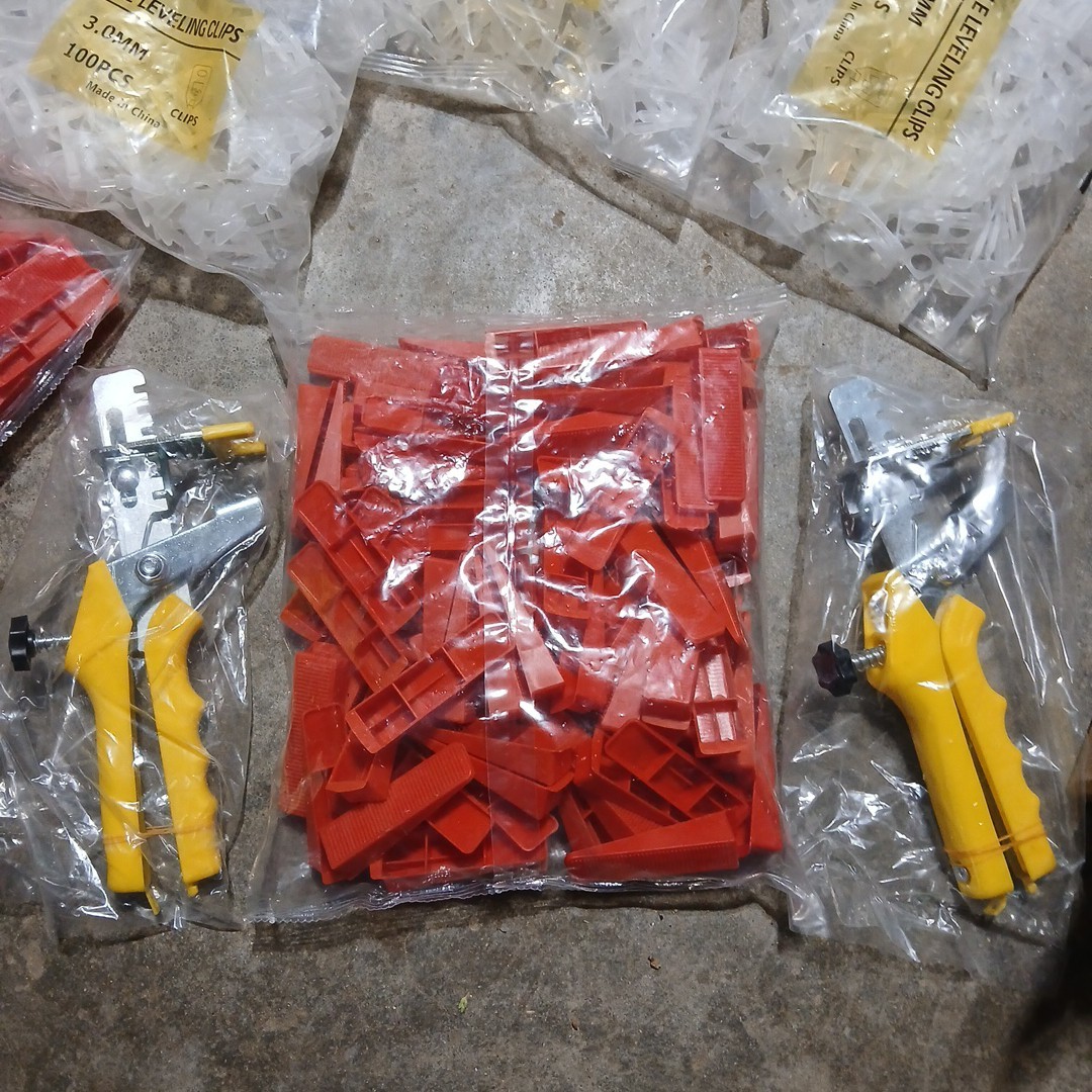 700PCS 1/8″Clips Tile Leveling System Kit Floor Wall Spacer Tiling -2 Tool Set