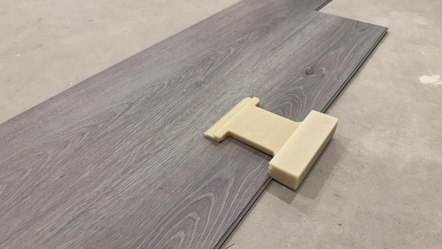 4-in-1 Wood Flooring Installation Tool – XL Tapping Block, Nylon, Laminate Tool