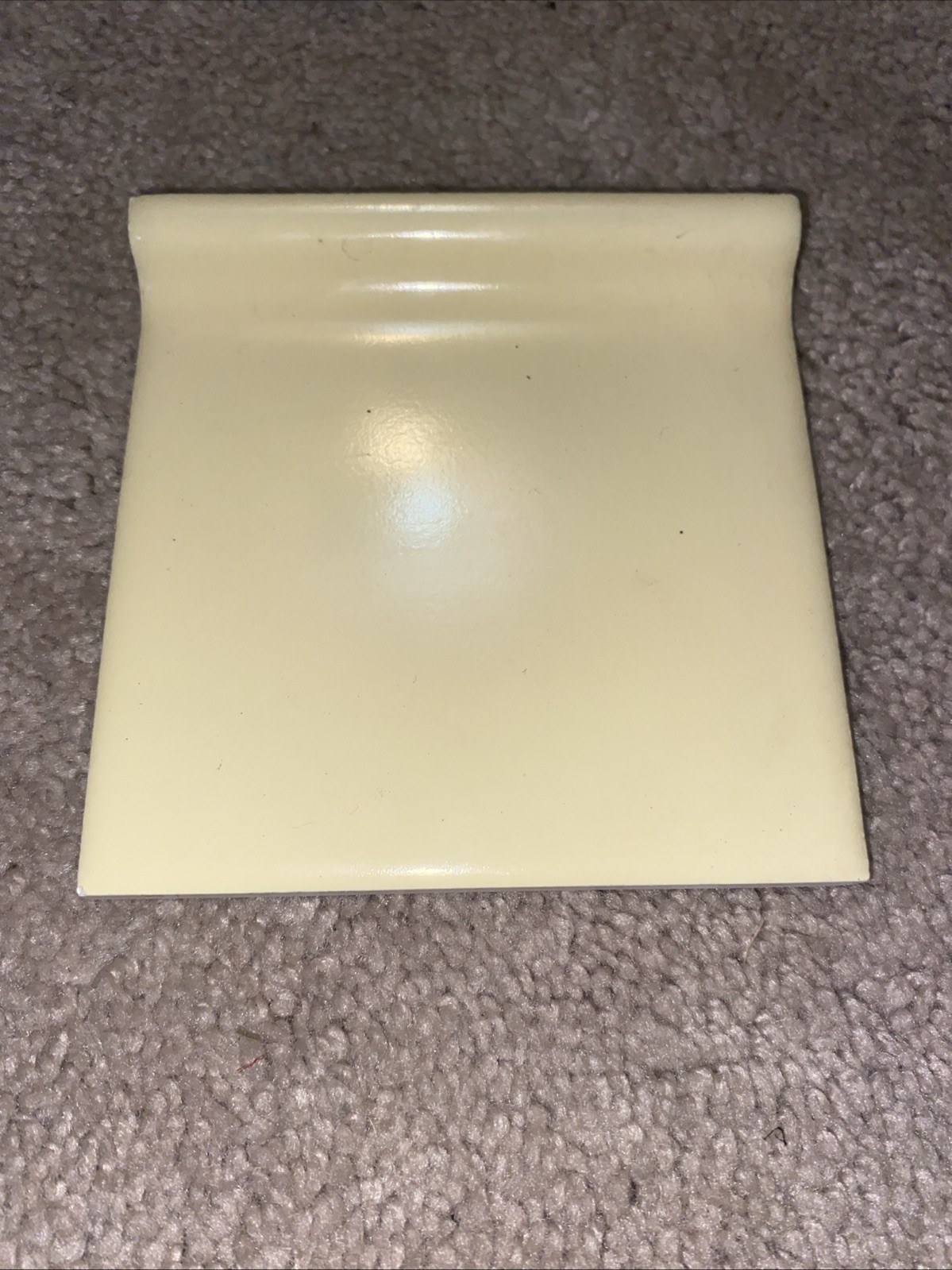 VINTAGE LIGHT YELLOW GLOSS CERAMIC WALL TILE COVE BASE 4-1/4″ X 4-1/4″ Lot Of 4