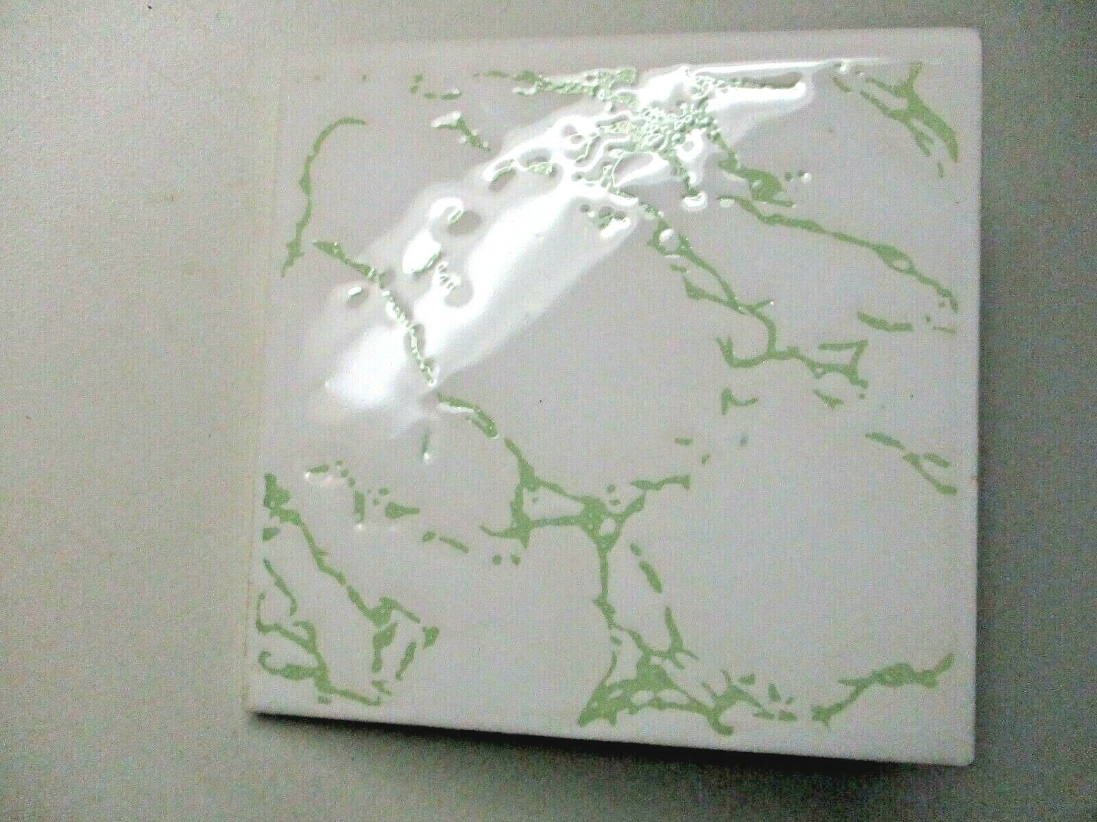 1 Bullnose Wall Tile Johnson England 4-1/4″ Gloss Green Veins Off White Ceramic