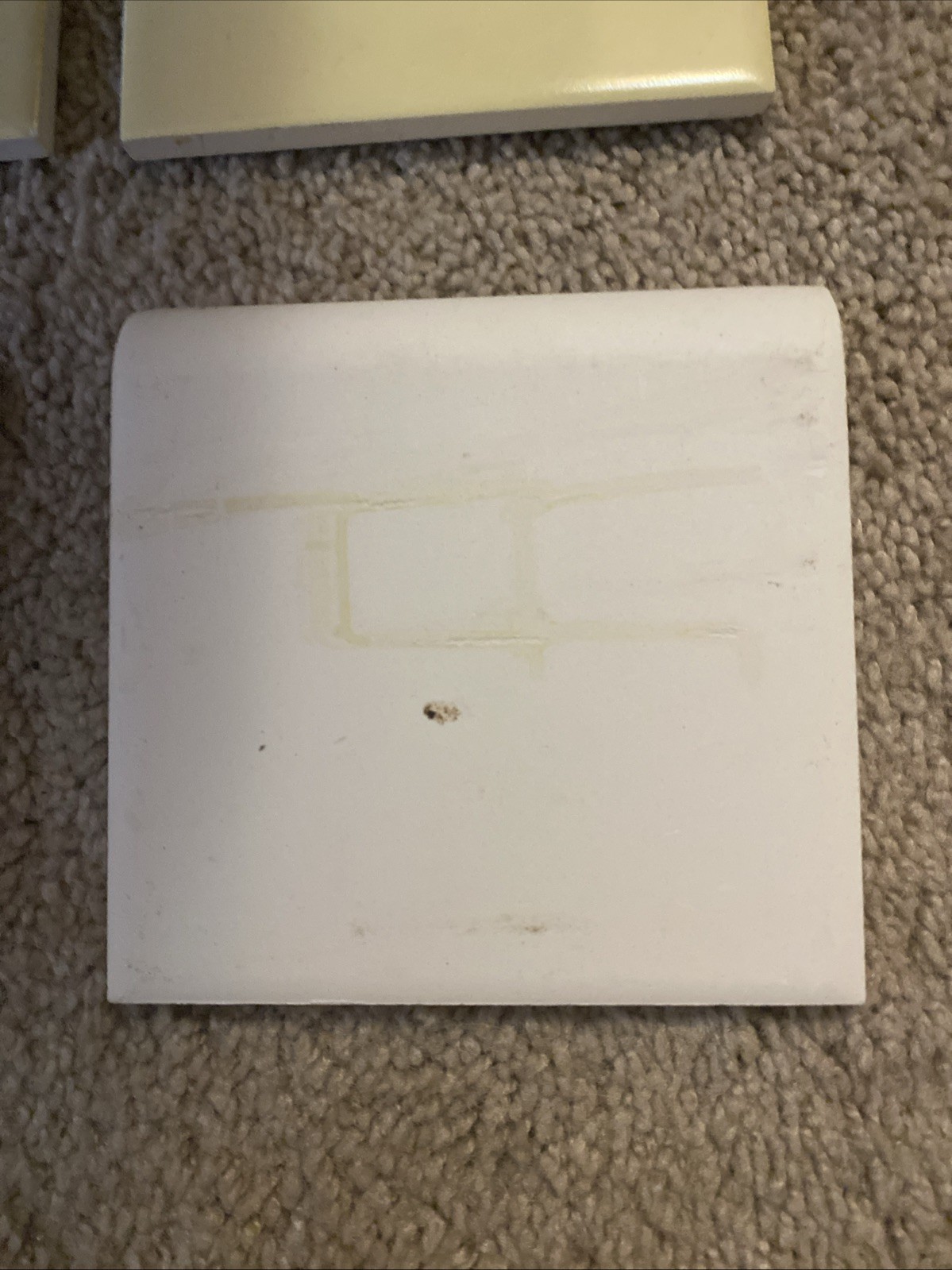 VINTAGE LIGHT YELLOW GLOSS CERAMIC WALL TILE COVE BASE 4-1/4″ X 4-1/4″ Lot Of 4