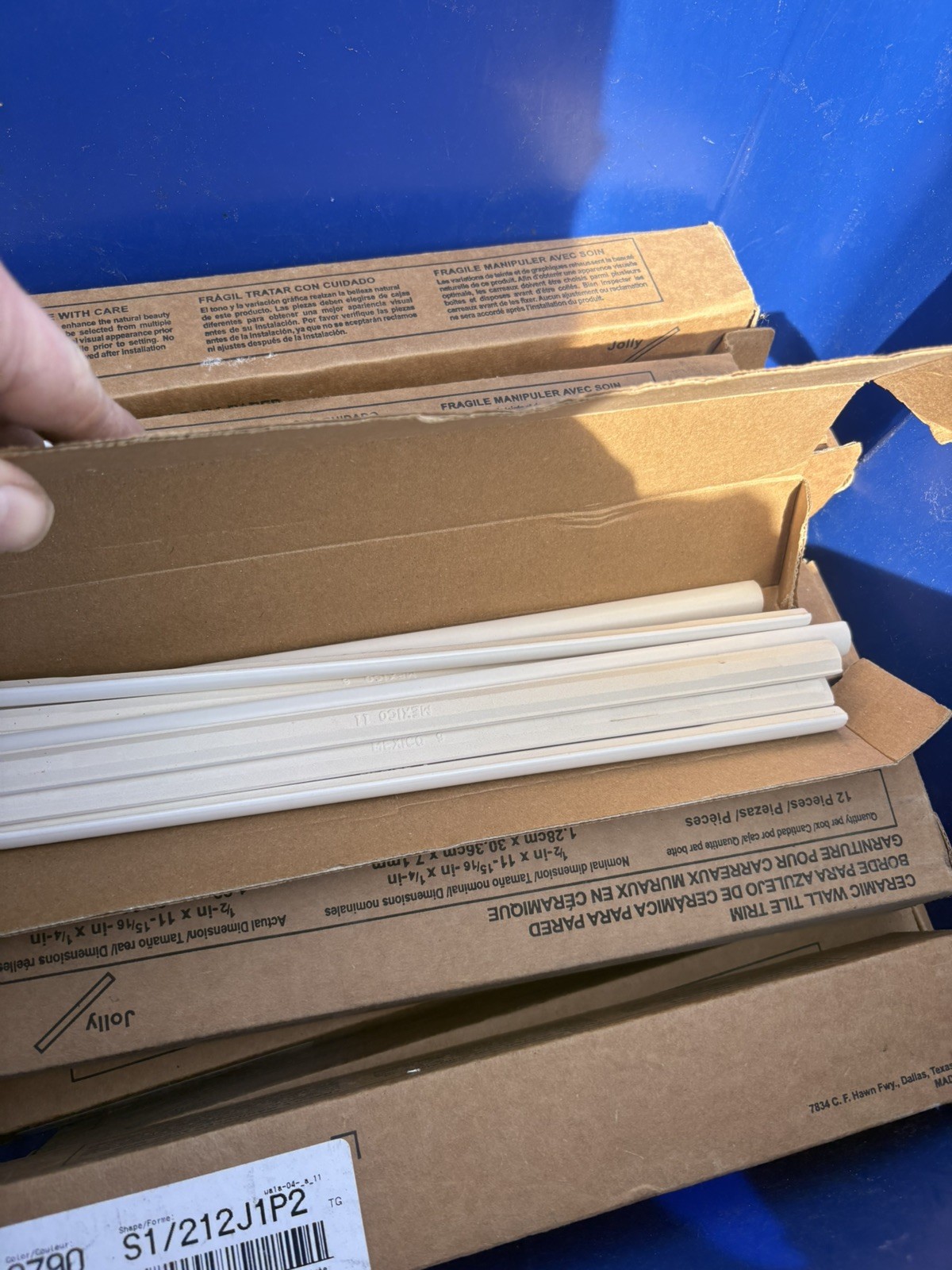 13 cases of 12 pcs￼Dal-TILE ceramic wall tile trim