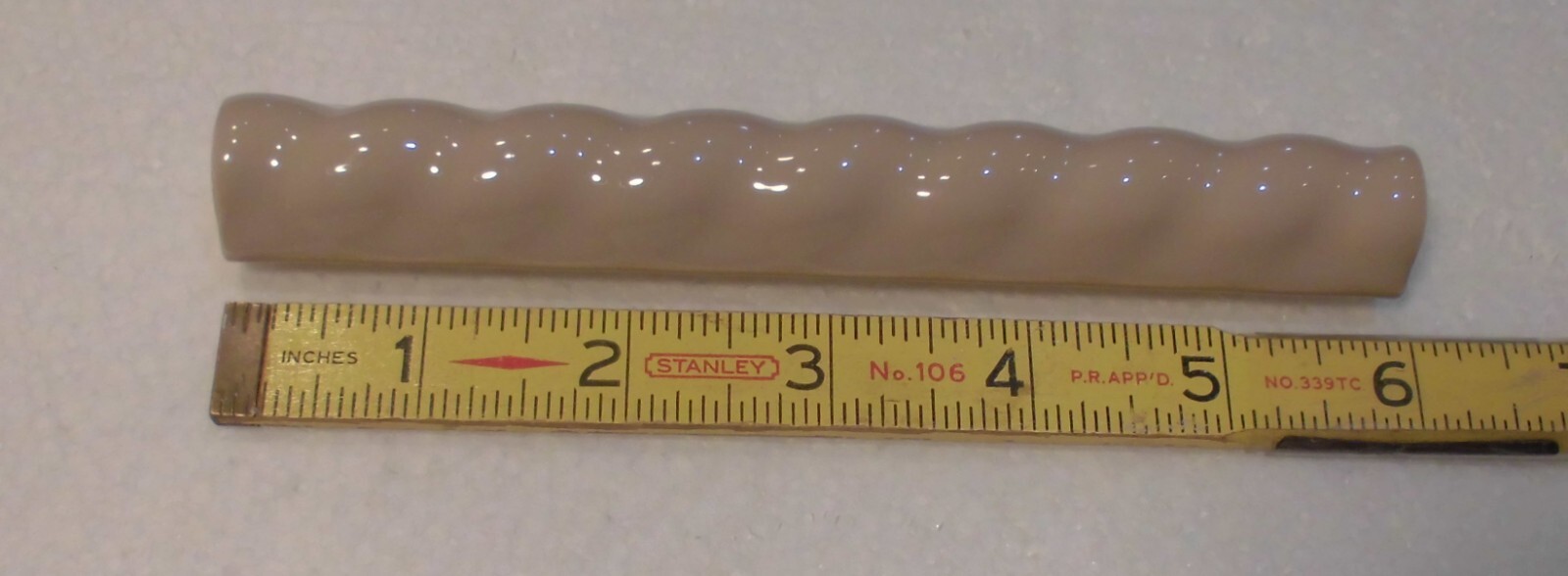 1pc. Darker Fawn Beige Color, Ceramic Sizzle Liner Rope Tile 3/4″ X 6″ NEW