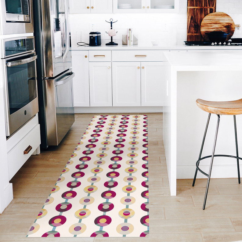 ‘Turntable’ Multi-Color Geometric Non-Slip Indoor/Outdoor Rug 2′ x 3′
