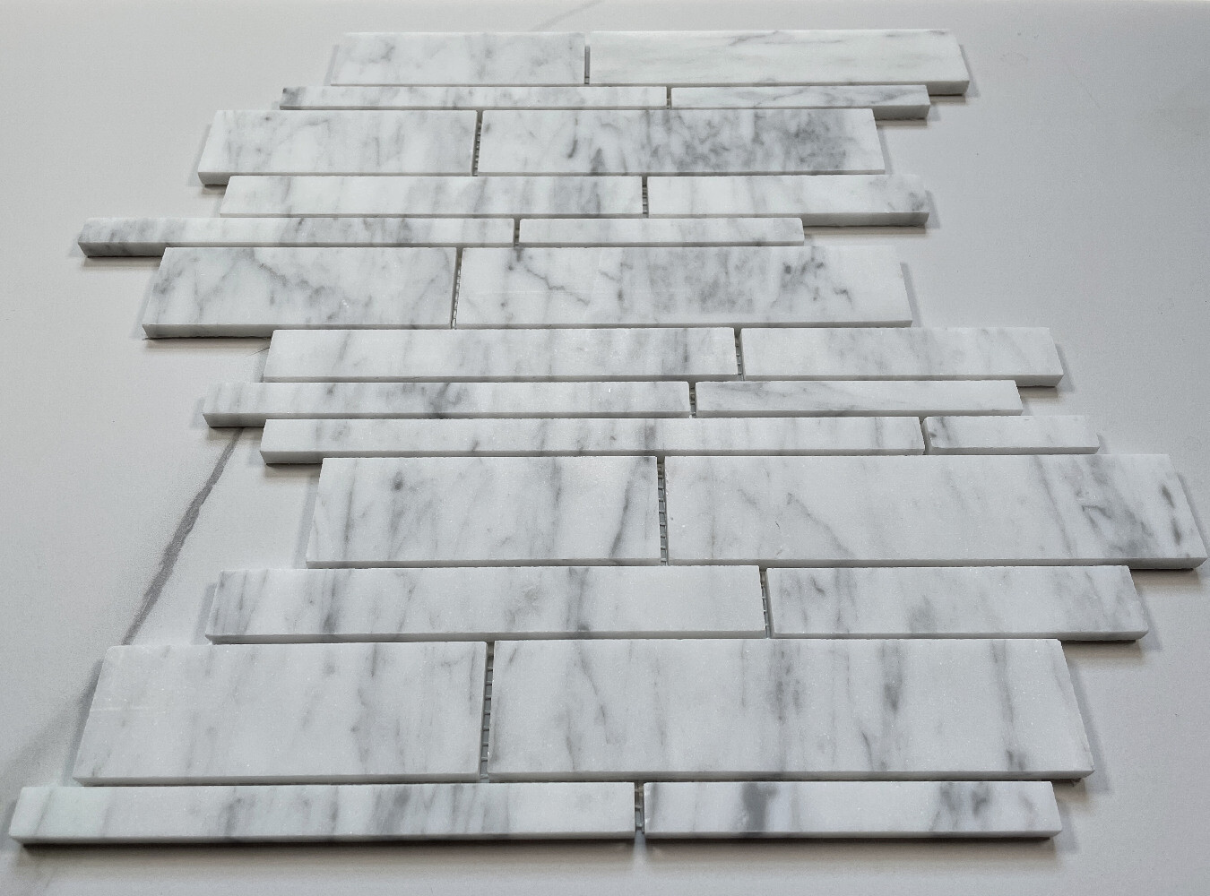 C78XH Carrara White Marble Random Strip Modern Brick Mosaic Tile Honed