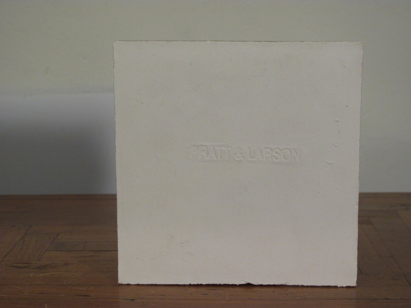 Pratt And Larson Tulip Decorative Ceramic Tile