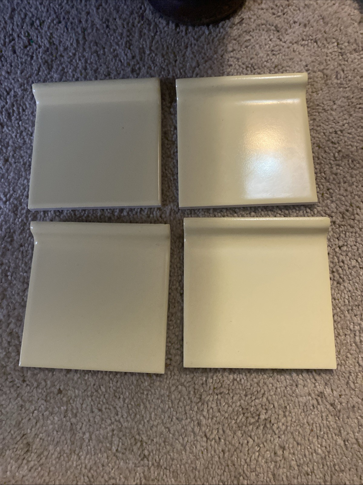 VINTAGE LIGHT YELLOW GLOSS CERAMIC WALL TILE COVE BASE 4-1/4″ X 4-1/4″ Lot Of 4
