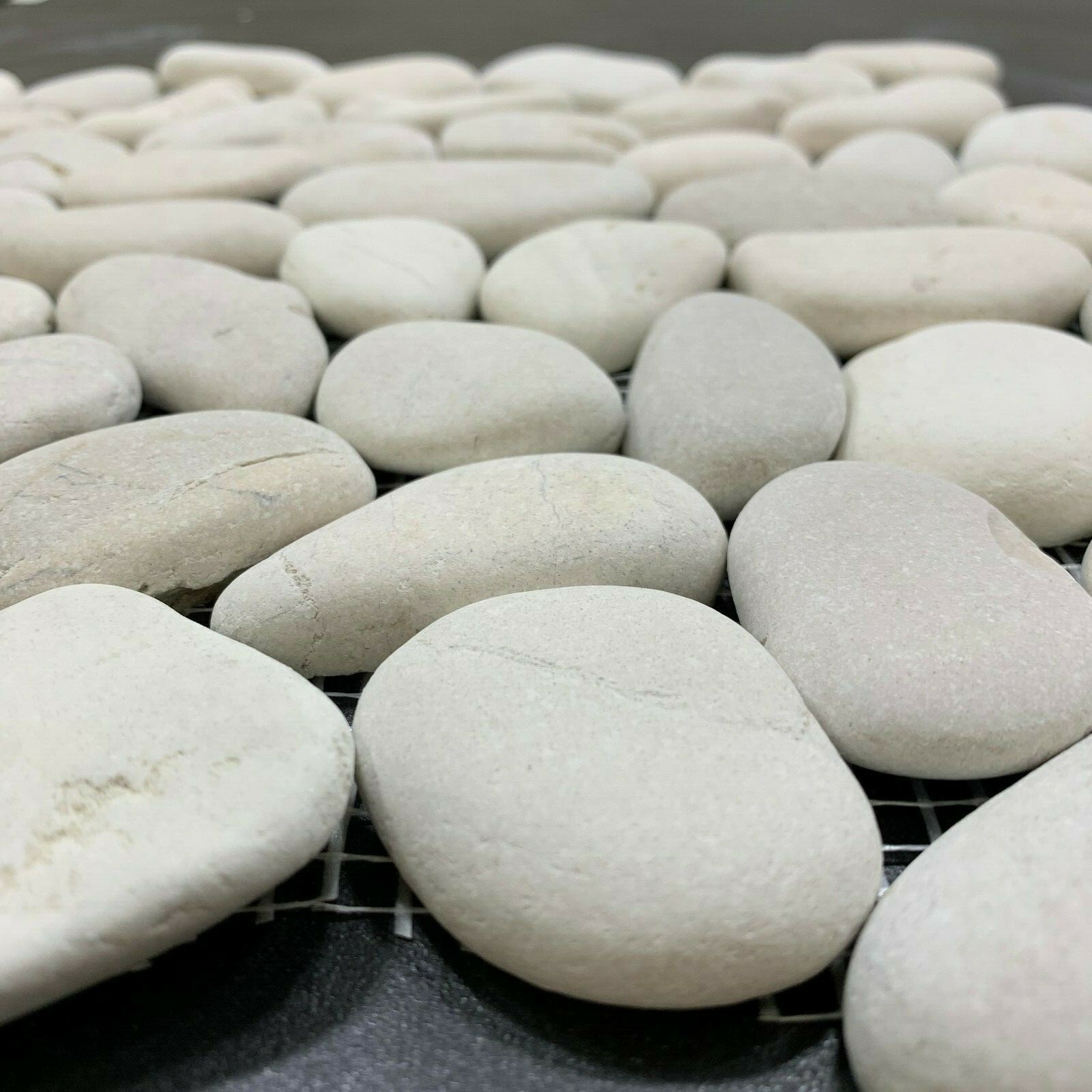 White Pebble Stone Tile Natural Round Tile River Rock Stone Mosaic Shower Floor