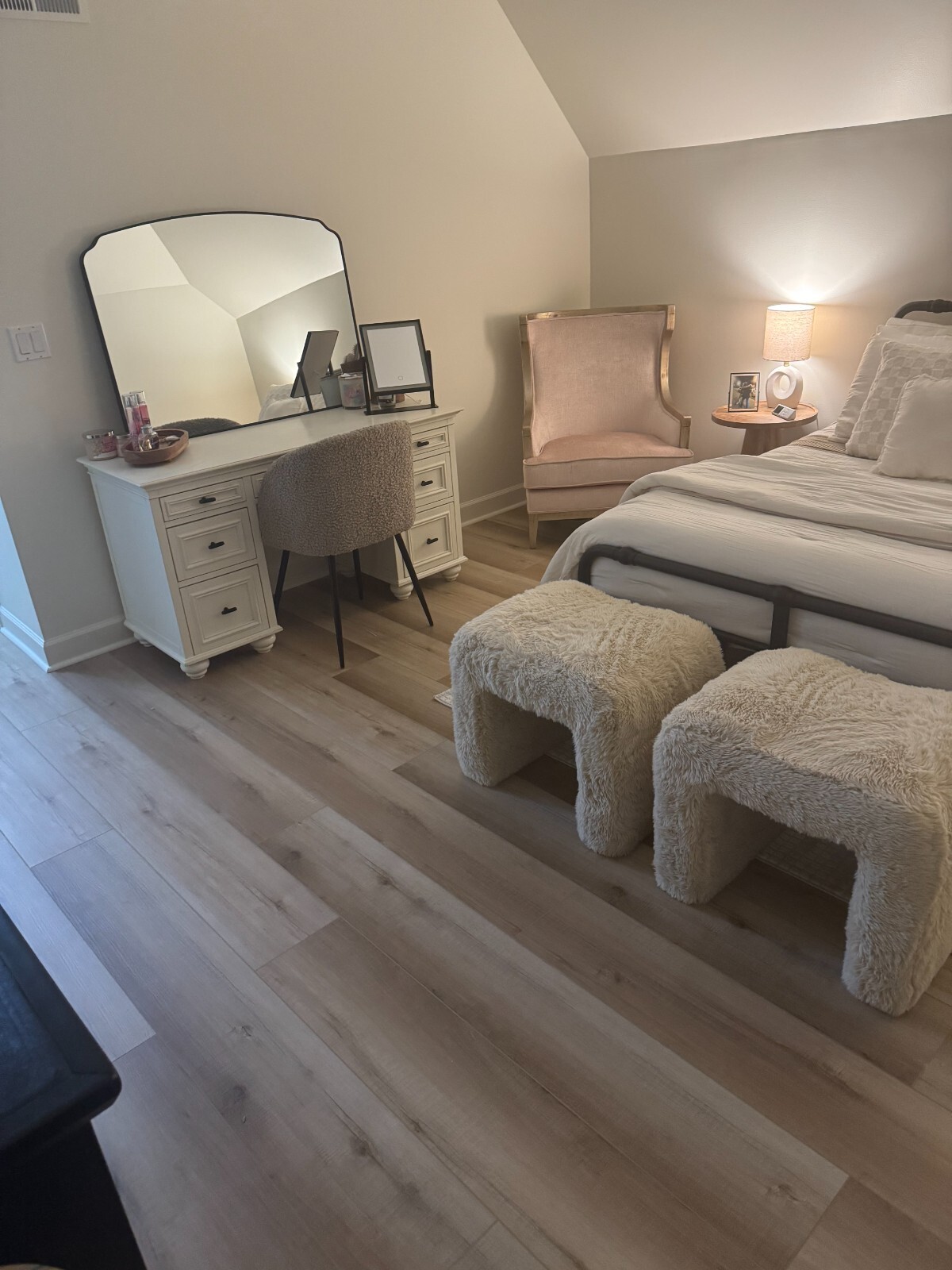 VINYL PLANK FLOORING CLICK . 5MM X 20MIL. LIFETIME WARR -FRENCH OAK-24SQFT BOX
