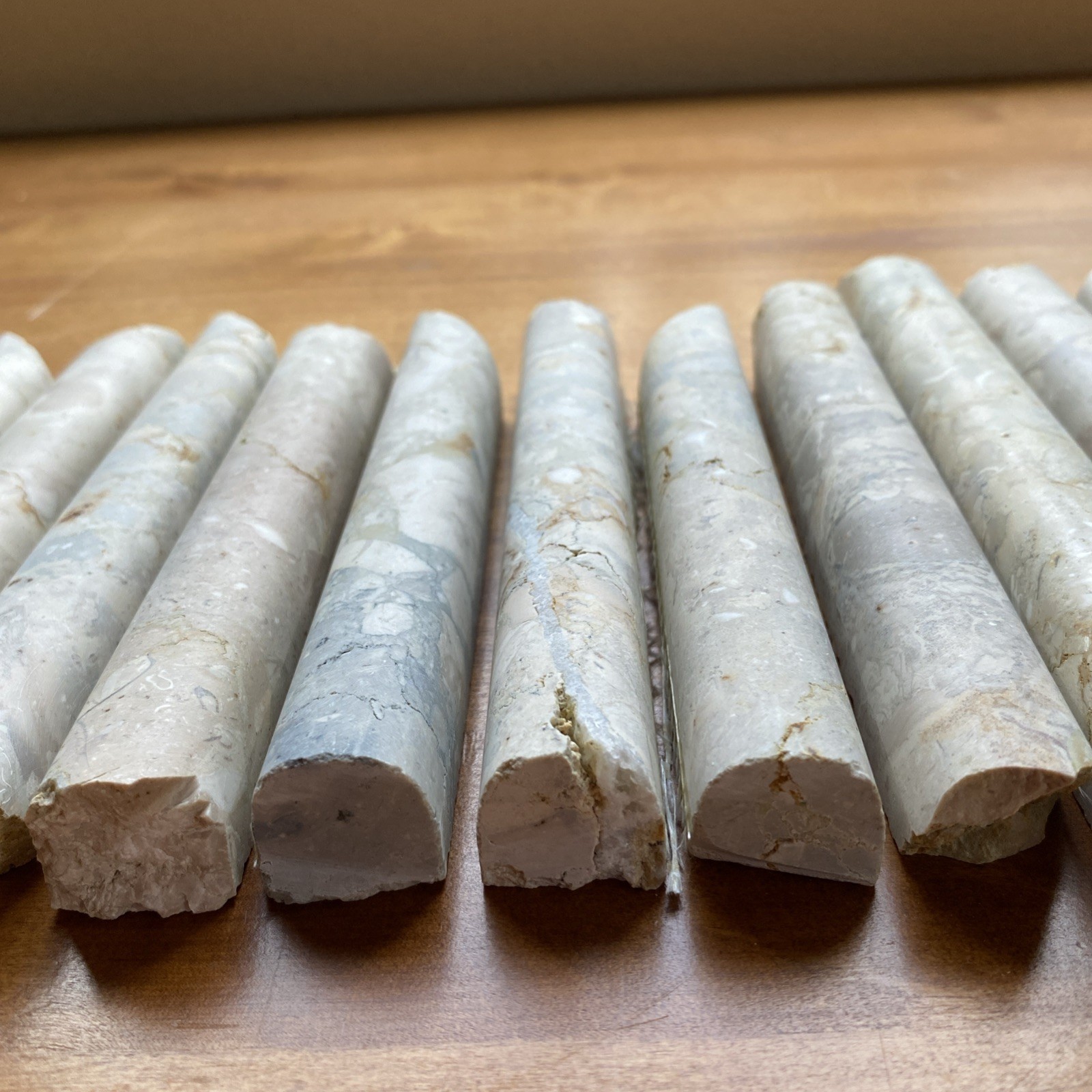 18 Pieces of varied length 3/4” Marble Stone Pencil Liner Wall Trim Tile