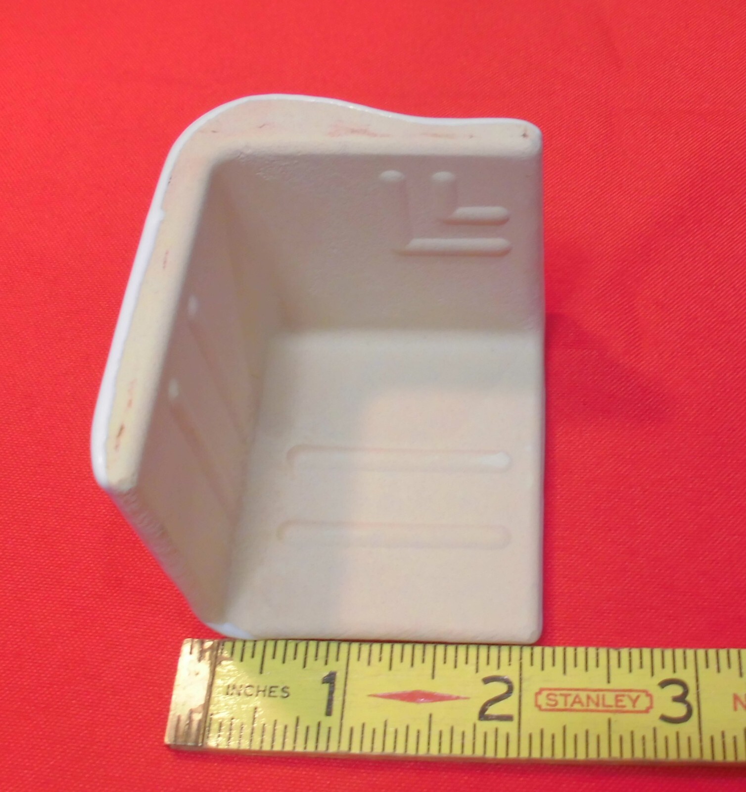 1 pc. *Vintage Matte White* V-Cap Corner Ceramic Trim Tile: Counter Top Edging