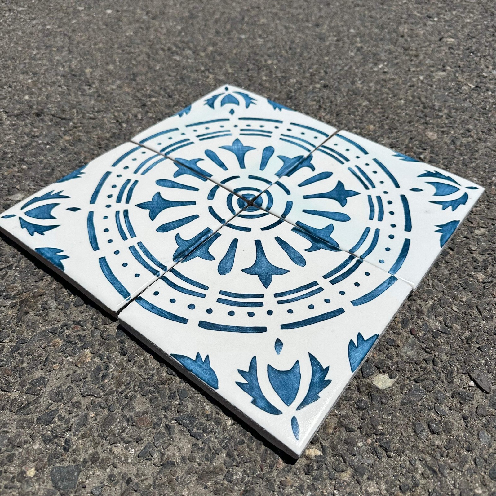 Tabarka Studio | Loggia 14 6×6 Tile, Royal Blue on White