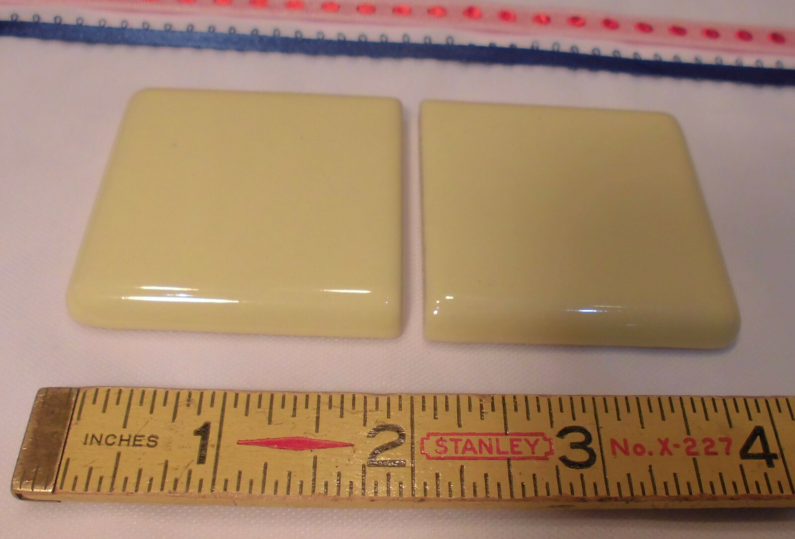 2 pcs. Glossy Yellow 2″ X 2″ X 5/16″ Ceramic Surface Bullnose Corner Tiles NEW