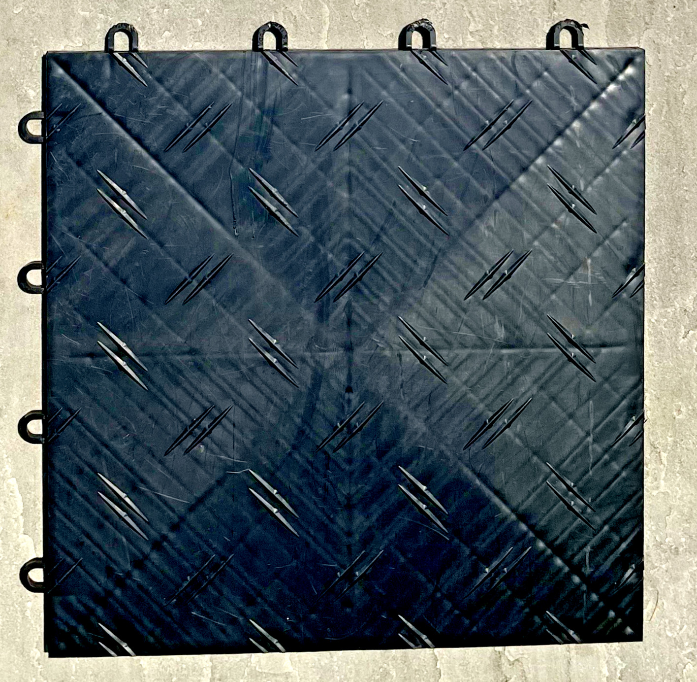 Garage Flooring Interlocking Mat Tiles 30 Black and 30 White 12″x12″ 60 sq. feet
