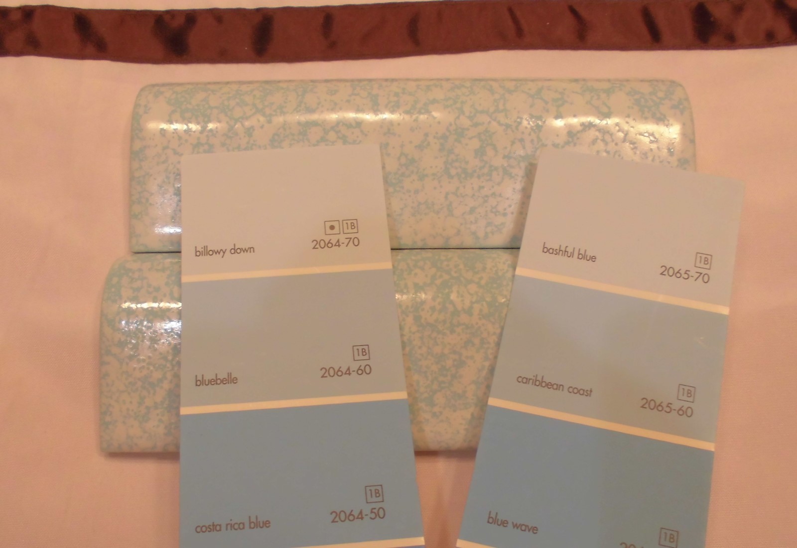 1 pc. 2″ X 6″ Vintage *Molted Baby Blue* Ceramic Mudd Radius Bullnose Tile “NOS”