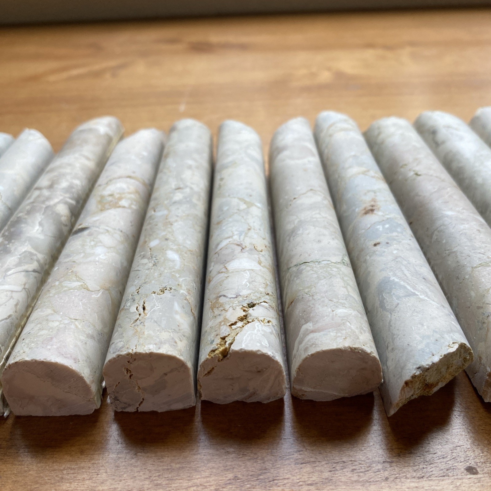 18 Pieces of varied length 3/4” Marble Stone Pencil Liner Wall Trim Tile