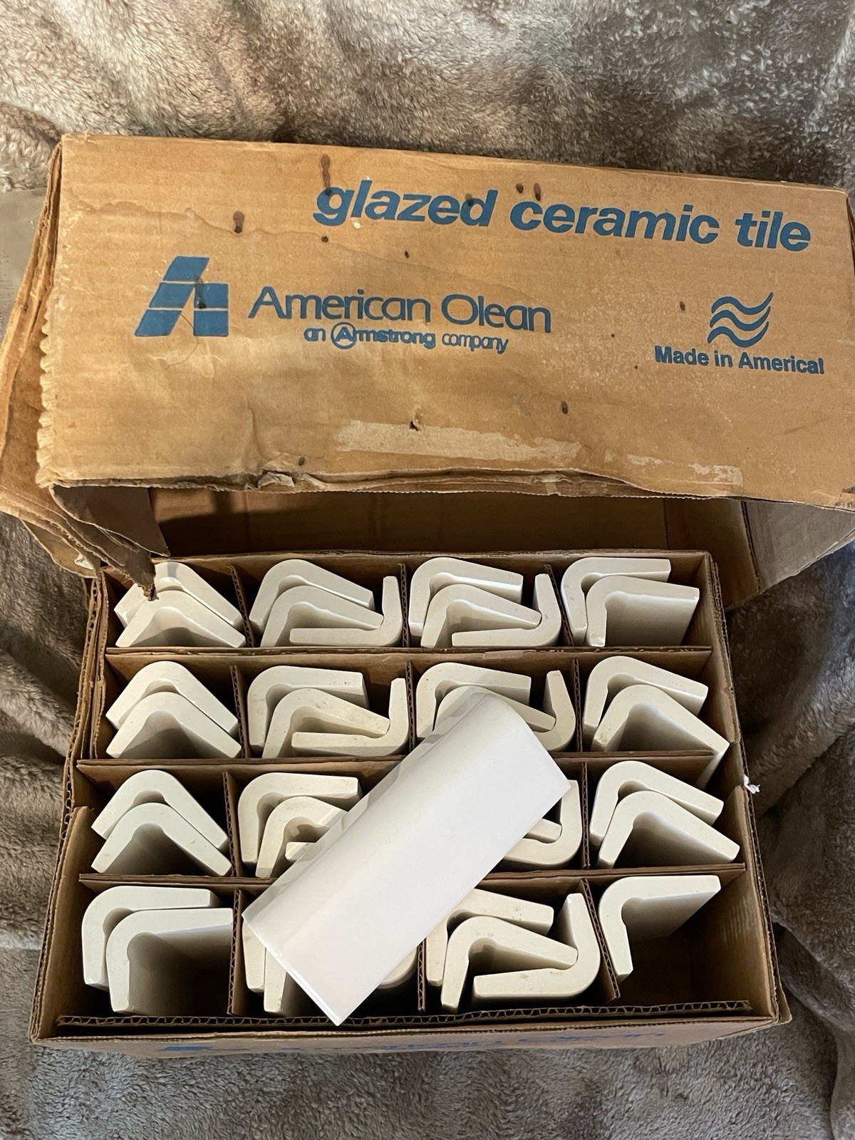40pc Brite White V-Cap A8262 Ceramic Tile Counter Edging American Olean