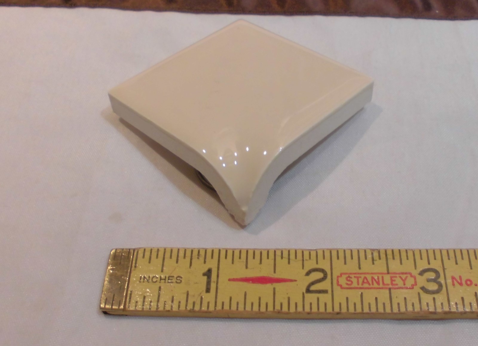 2 pcs. Glossy *Tan* Daltile #137 Canvas… Ceramic bullnose inside corner tile