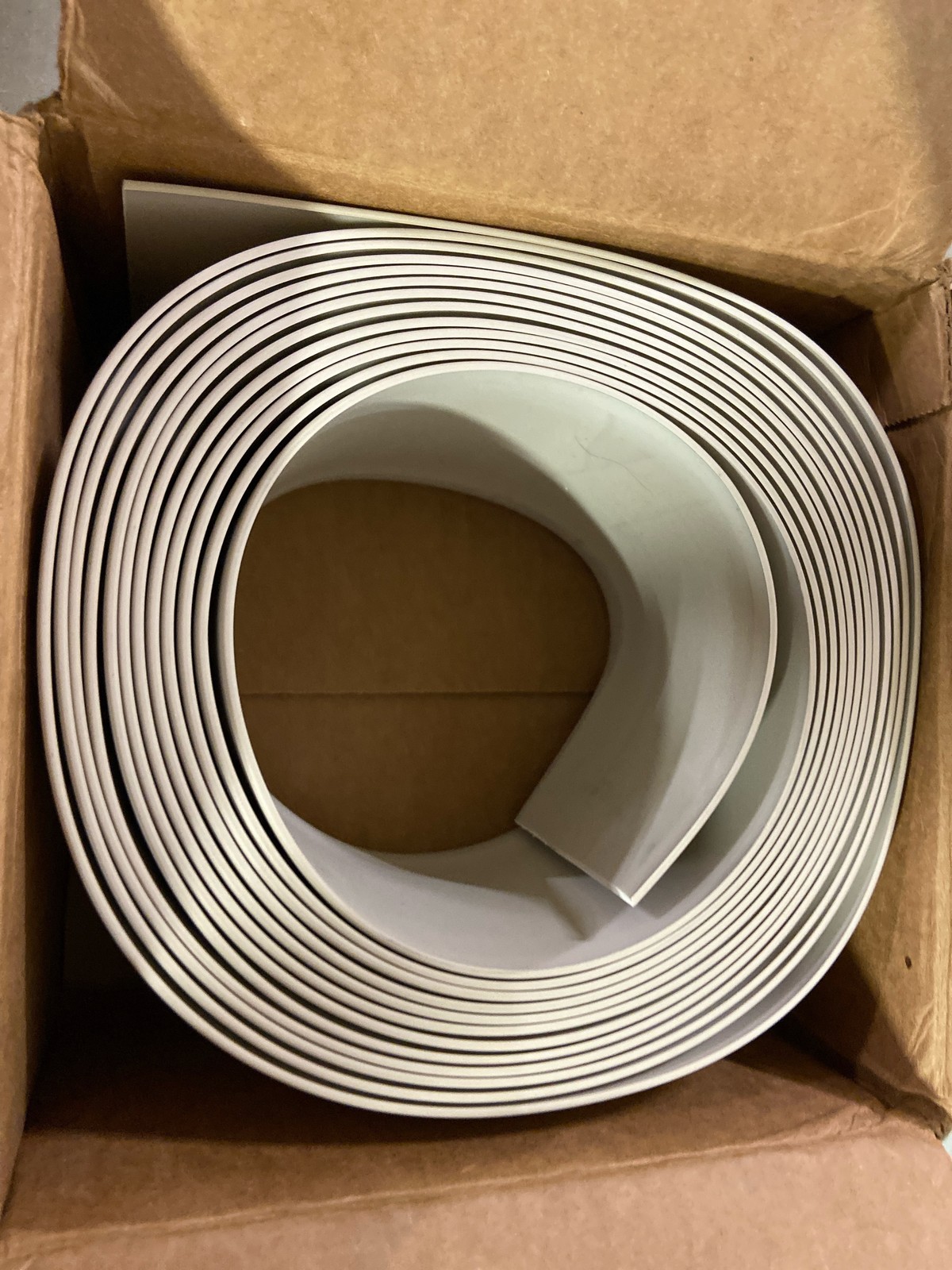 Mohawk EVW10-731 4″x20″ Glue Down Vinyl Baseboard Molding (1.6 LF/Carton) Cream