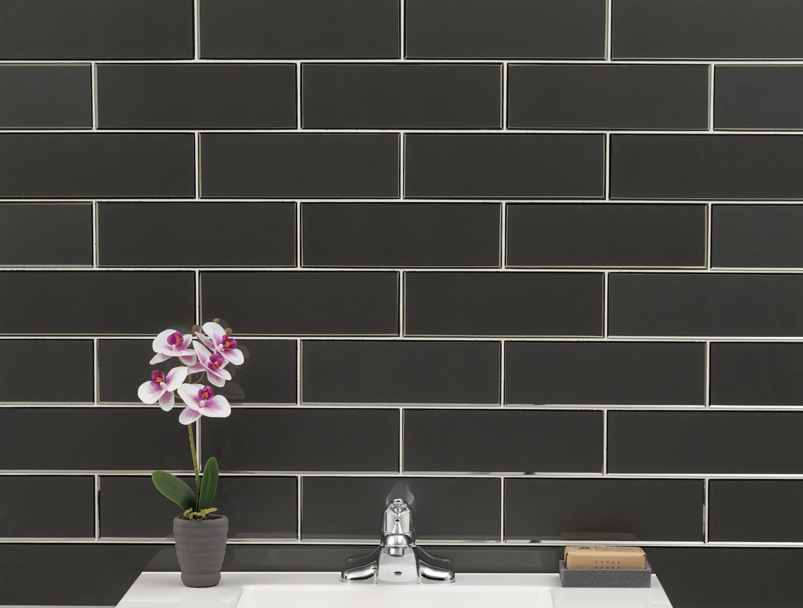 Ackland AKM-G-RI4X12TL-CA Rivella – 4″ x 12″ Glass Solid Wall – Sage Edge