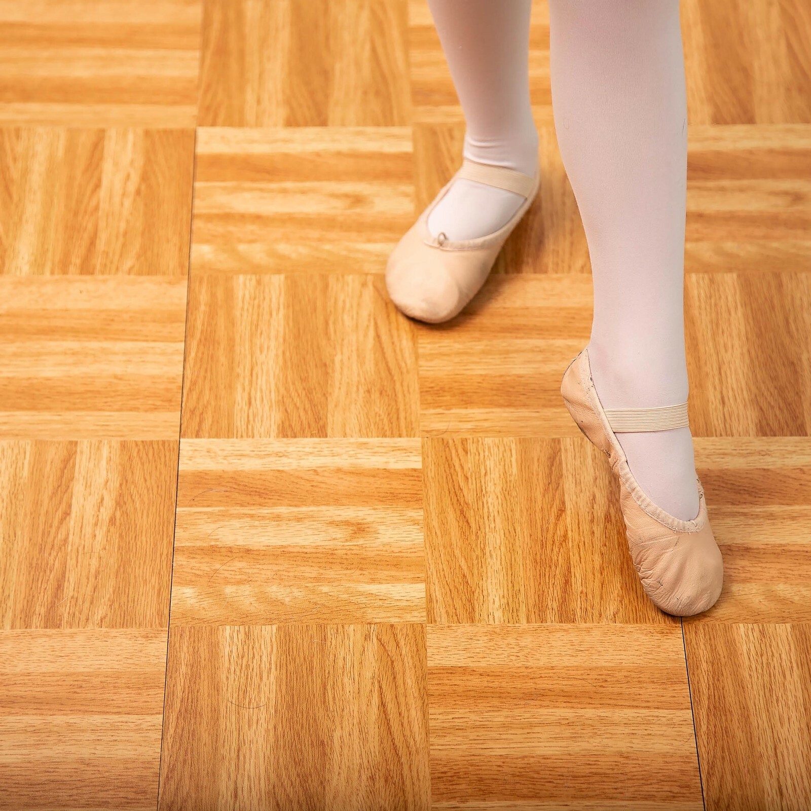 FlooringInc Practice Dance Tiles Kits with Edges, 12″x12″ Tiles, 11 Floor Sizes