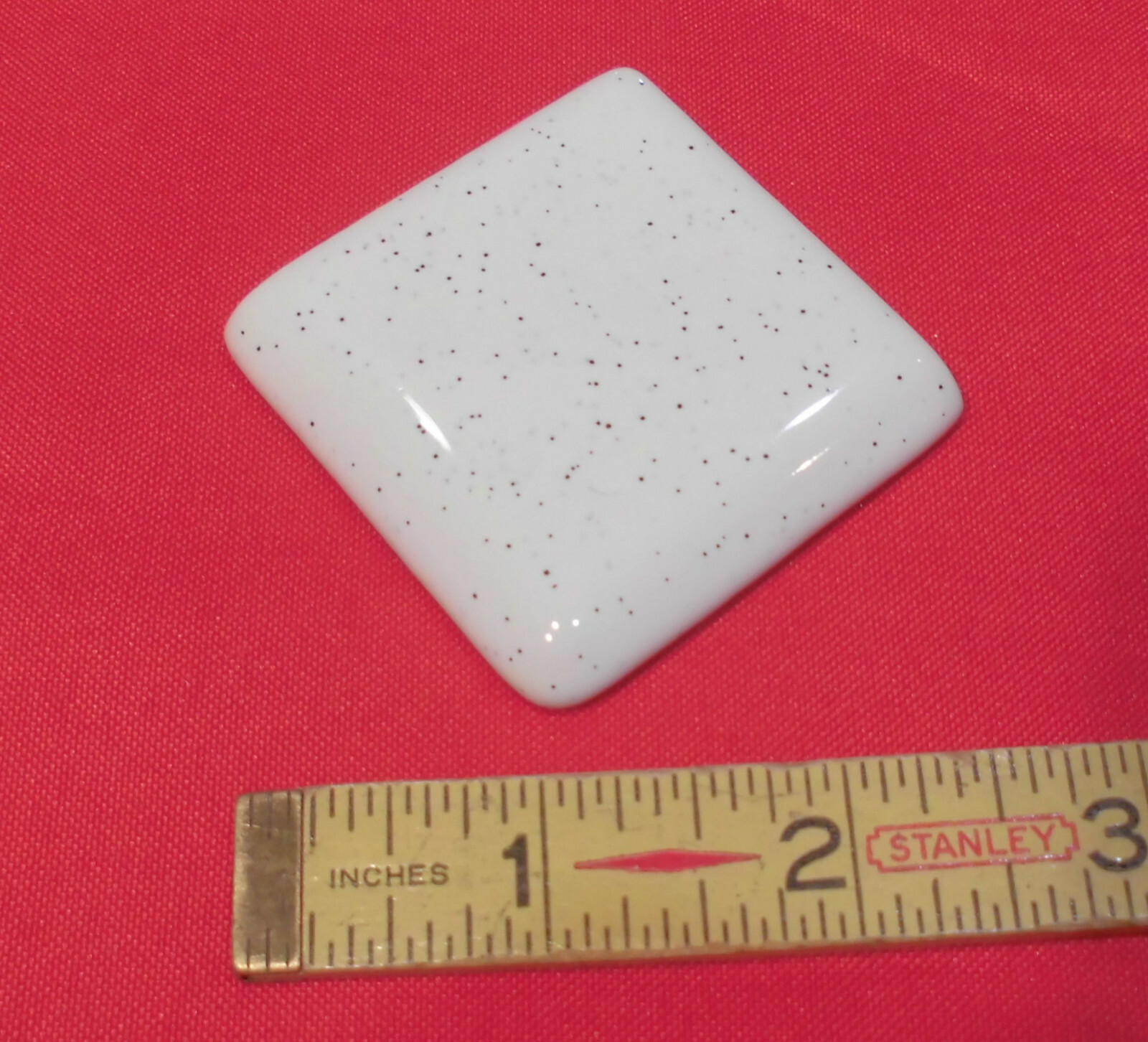 1 pc. Salt & Pepper 2″ X 2″ X 5/16″ Glossy Ceramic Surface Bullnose Corner Tile