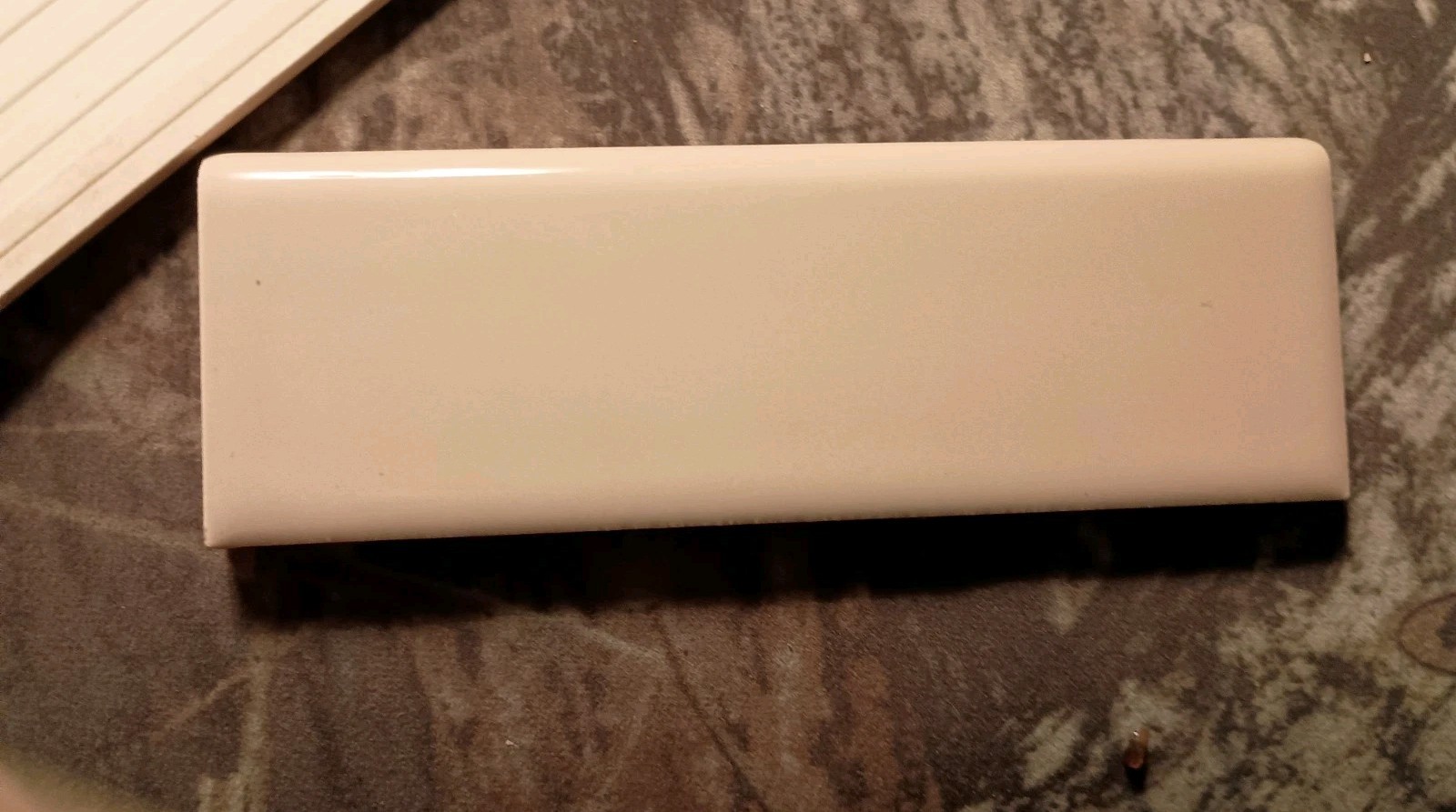 VTG Tan/Taupe Gloss Ceramic Bullnose Flat Trim Tile 2″X6” 1+ At Discount Price
