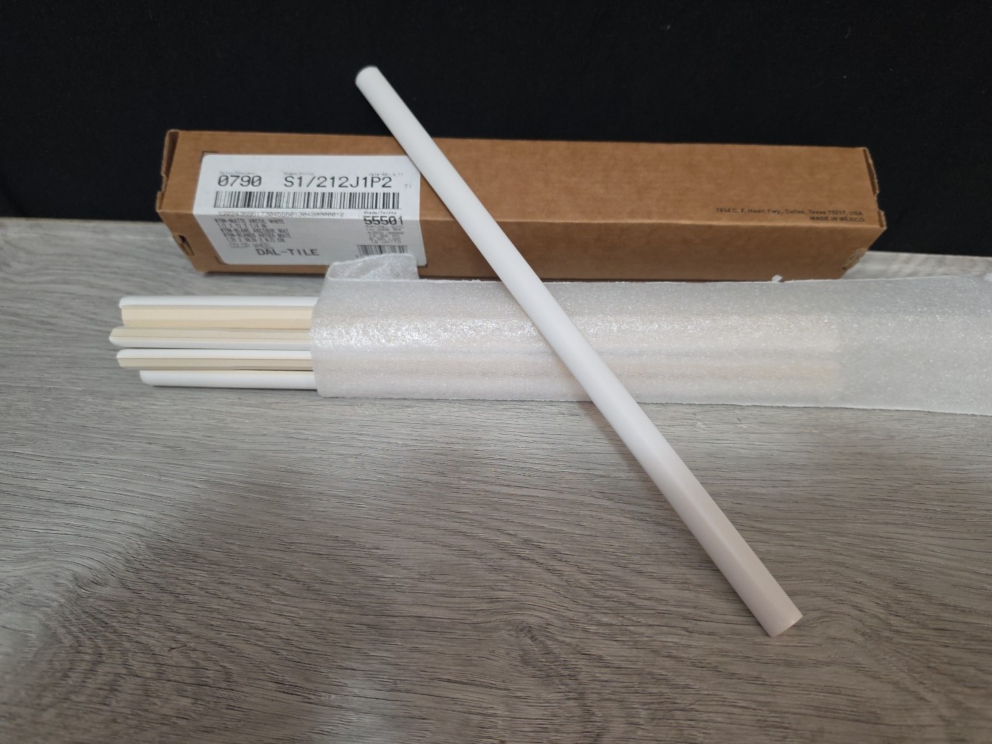 12 Daltile 8798 Arctic White Color 1/2 X 12 Jolly Ceramic Wall Tile Trim 55501
