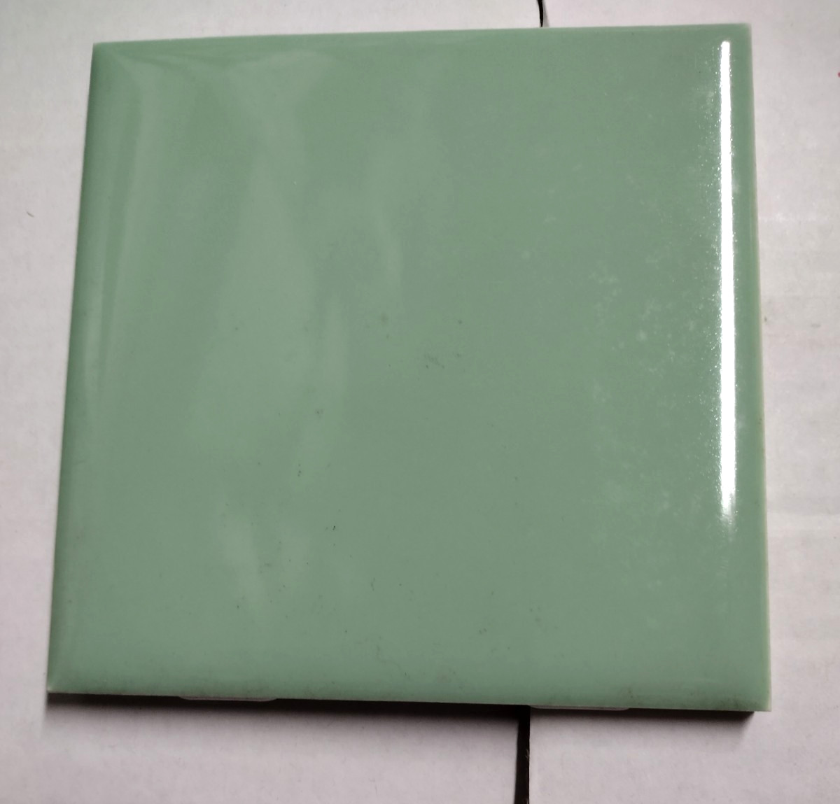 1 Wall Tile Mosaic USA 4-3/8″ Sq. Gloss Mantis Pale Green Ceramic 1950 Retro Vtg