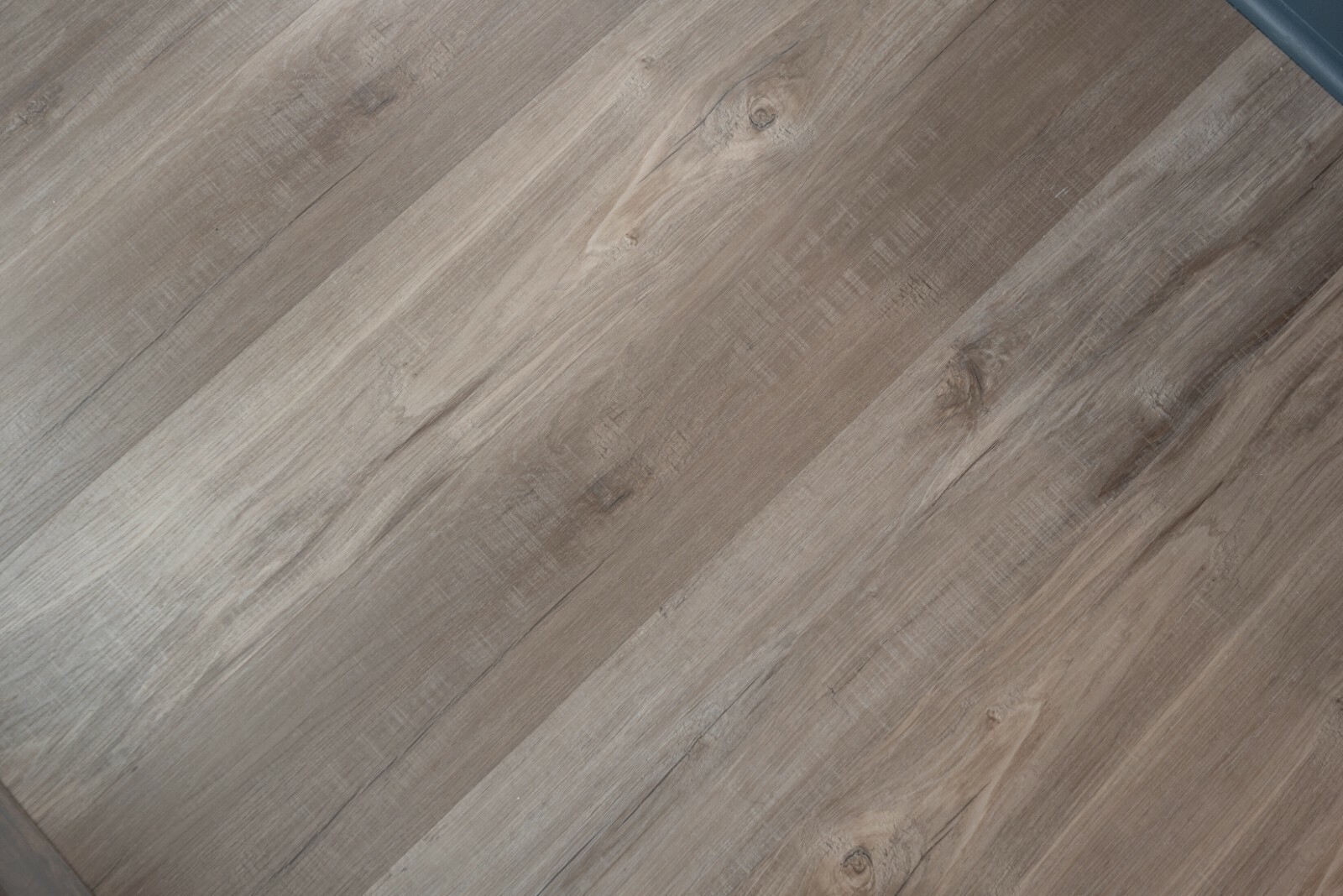 Ashford Luxury Vinyl SPC Plank With 1mm IXPE Rubber Pad Sample