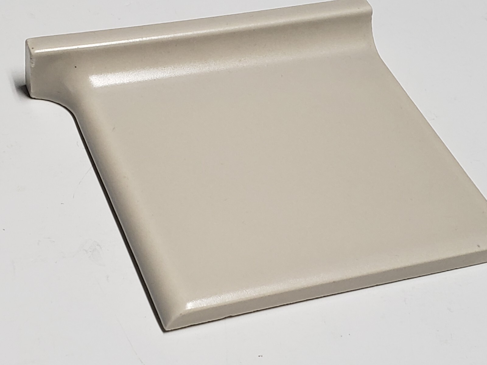 Vtg. American Ceramic Tile Corner Base Bullnose – Cream Putty SCL-3401